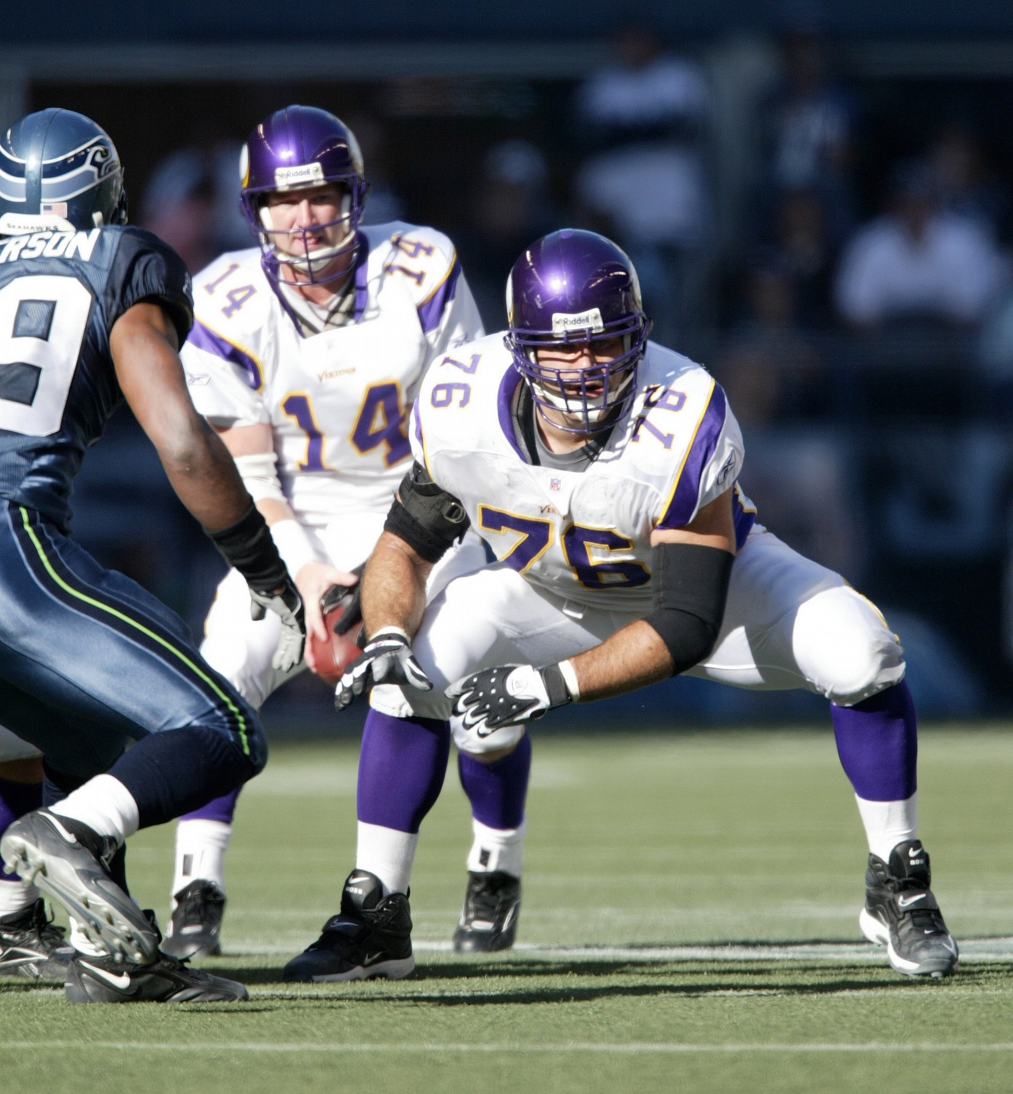 SEATTLE - OCTOBER 22:   Left guard Steve Hutchinson #76 of the Minnesota Vikings pass blocks against the Seattle Seahawks at Qwest Field on October 22, 2006 in Seattle, Washington. (Photo by Otto Greule Jr/Getty Images)