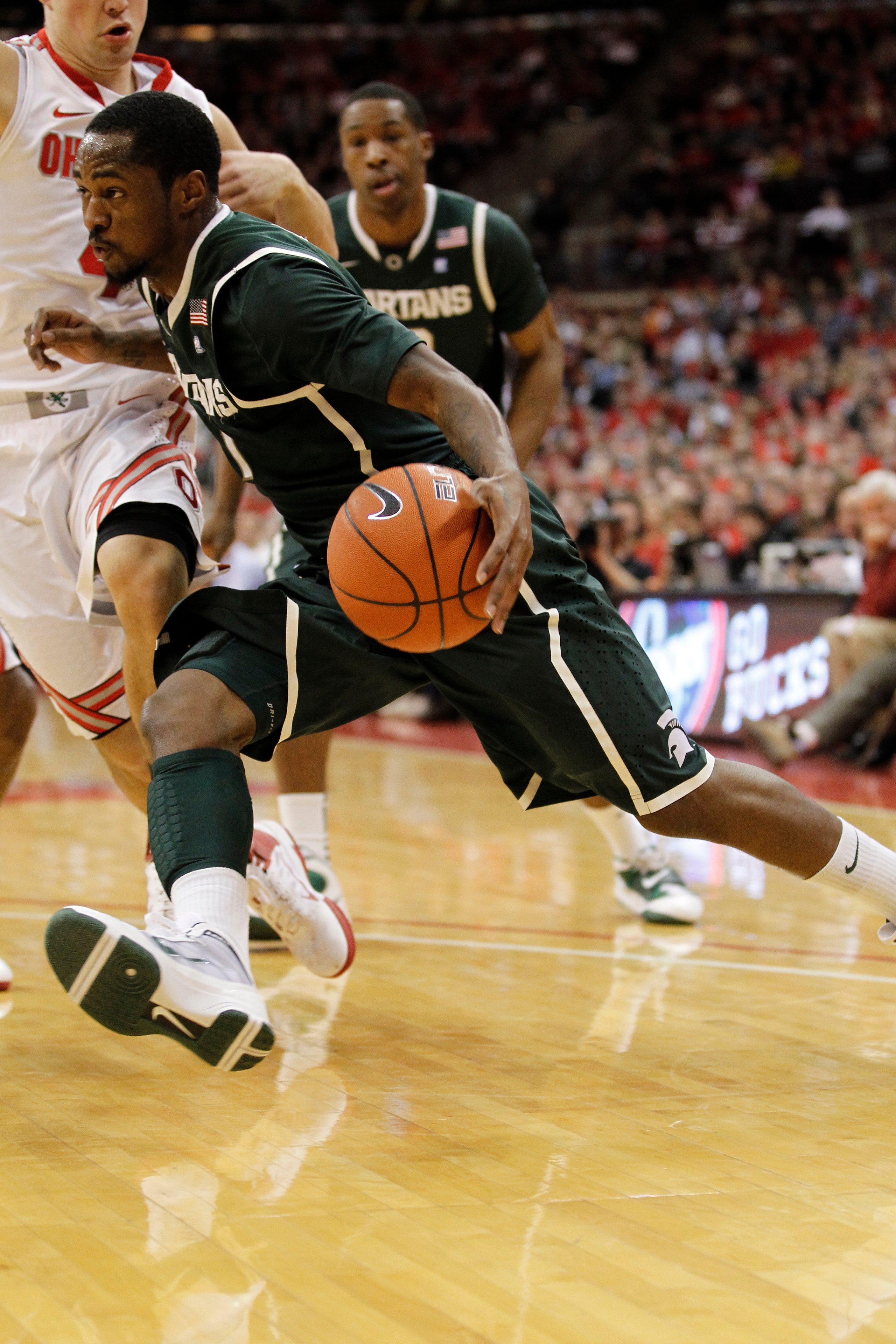 COLUMBUS, OH - FEBRUARY 15:  Kalin Lucas #1 of the Michigan State Spartans controls the ball while playing  the Ohio State Buckues on February 15, 2011 at Value City Arena in Columbus, Ohio.  (Photo by Gregory Shamus/Getty Images)