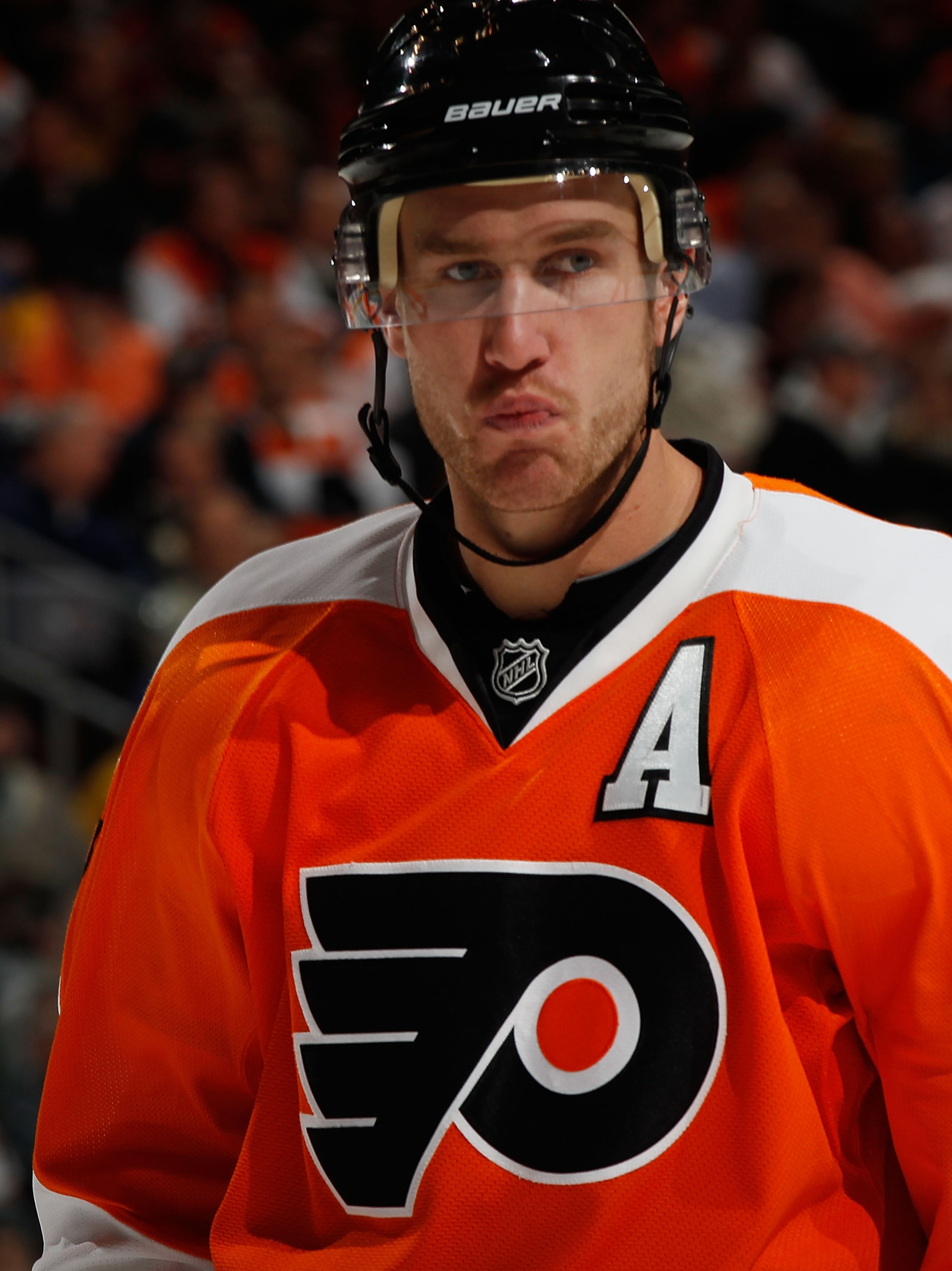 PHILADELPHIA - FEBRUARY 22: Jeff Carter #17 of the Philadelphia Flyers skates the Phoenix Coyotes on February 22, 2011 at the Wells Fargo Center in Philadelphia, Pennsylvania.Coyotes defeated the Flyers 3-2 in OT. (Photo by Mike Stobe/Getty Images) PHILADELPHIA - FEBRUARY 22: Jeff Carter #17 of the Philadelphia Flyers skates the Phoenix Coyotes on February 22, 2011 at the Wells Fargo Center in Philadelphia, Pennsylvania.Coyotes defeated the Flyers 3-2 in OT. (Photo by Mike Stobe/Getty Images)