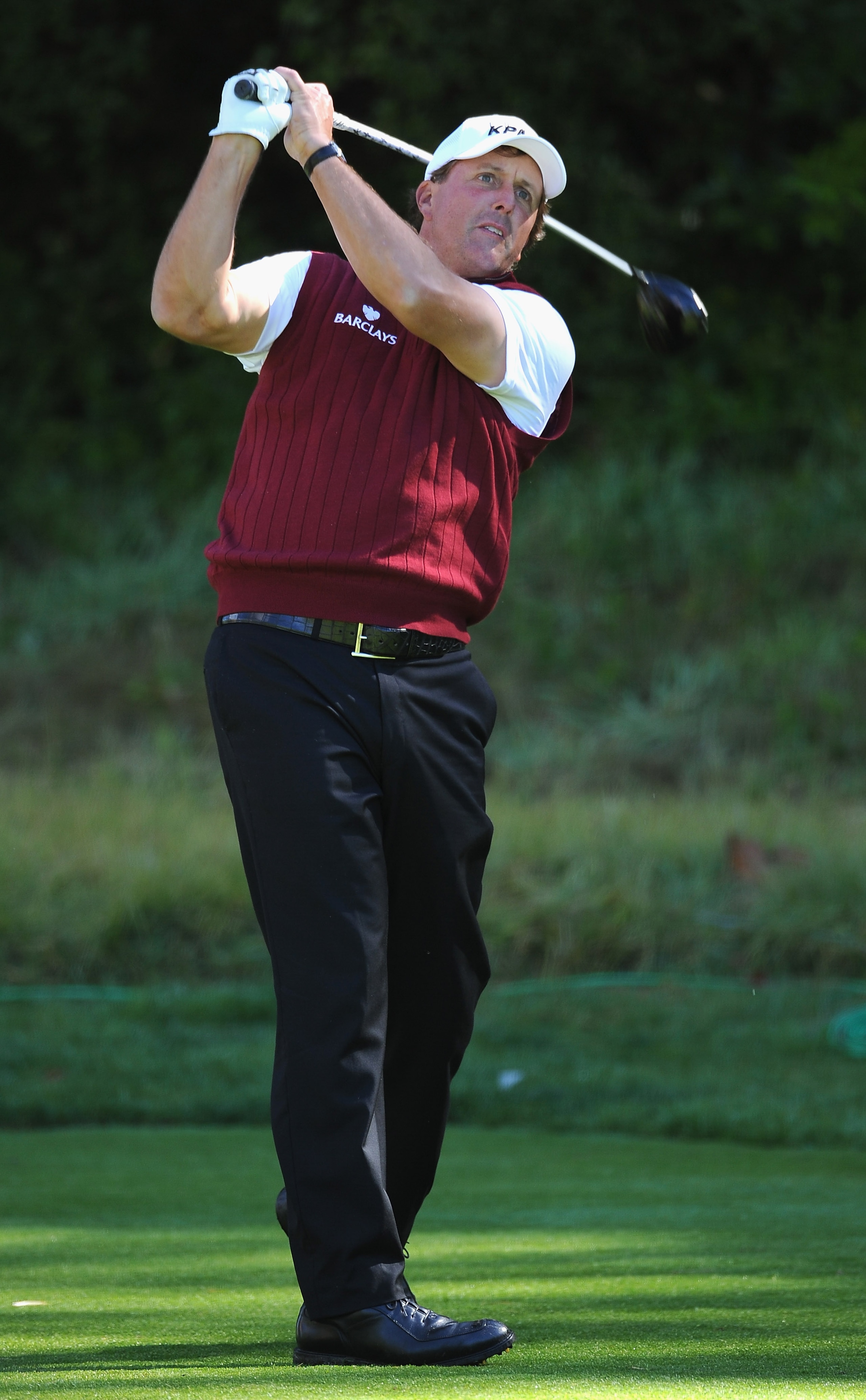 PACIFIC PALISADES, CA - FEBRUARY 20: Phil Mickelson plays his tee shot on the 13th hole during the final round of the Northern Trust Open at Riviera Country Club on February 20, 2011 in Pacific Palisades, California.  (Photo by Stuart Franklin/Getty Image