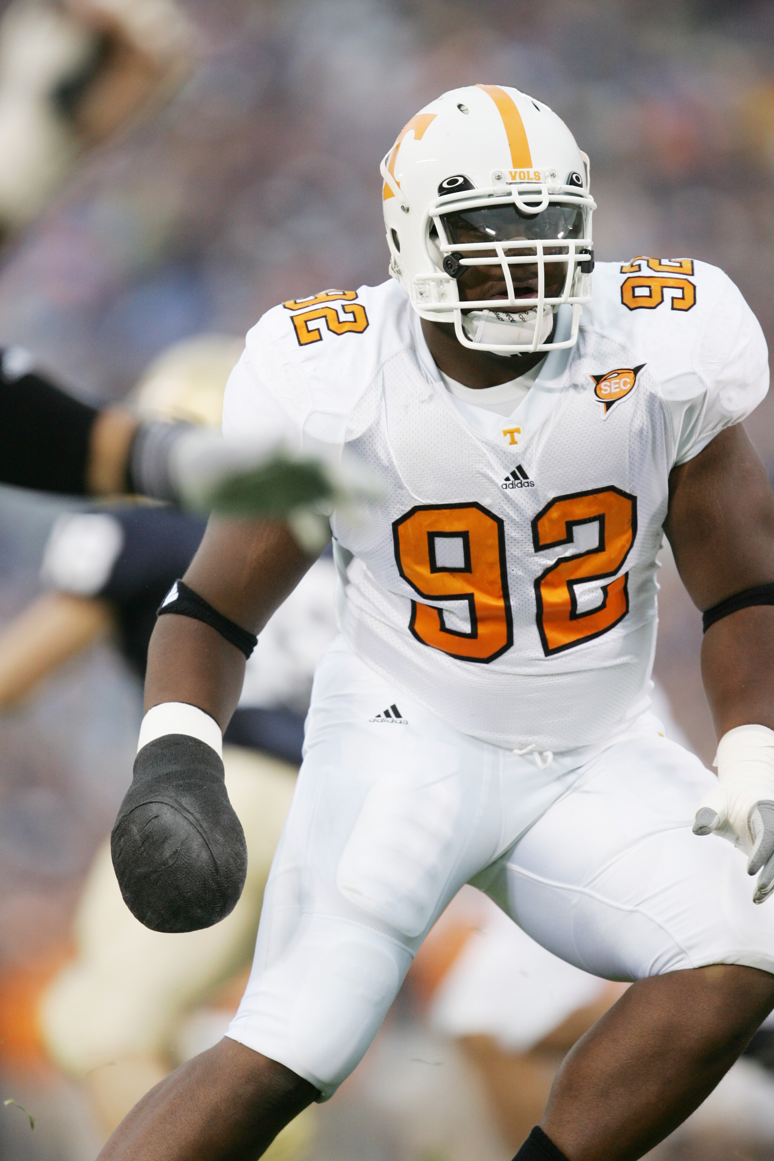 SOUTH BEND, IN - NOVEMBER 5:  Defensive tackle Justin Harrell #92 of the Tennessee Volunteers defends against the Notre Dame Fighting Irish on November 5, 2005 at Notre Dame Stadium in South Bend, Indiana. The Irish defeated the Vols 41-21.  (Photo by Jon