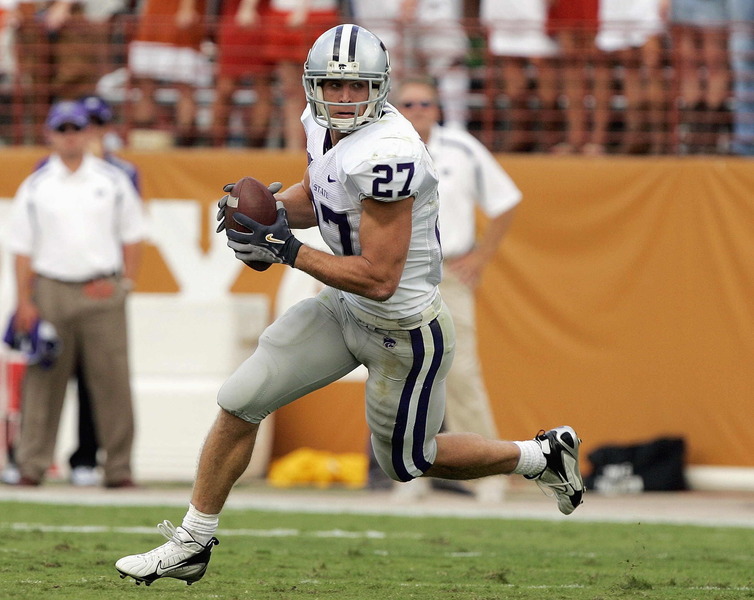 AUSTIN, TX - SEPTEMBER 29:  Jordy Nelson #27 of the Kansas State Wildcats carries the ball during the game against the Texas Longhorns on September 29, 2007 at Darrell K Royal-Texas Memorial Stadium in Austin, Texas.  Kansas State won 41-21.  (Photo by Br