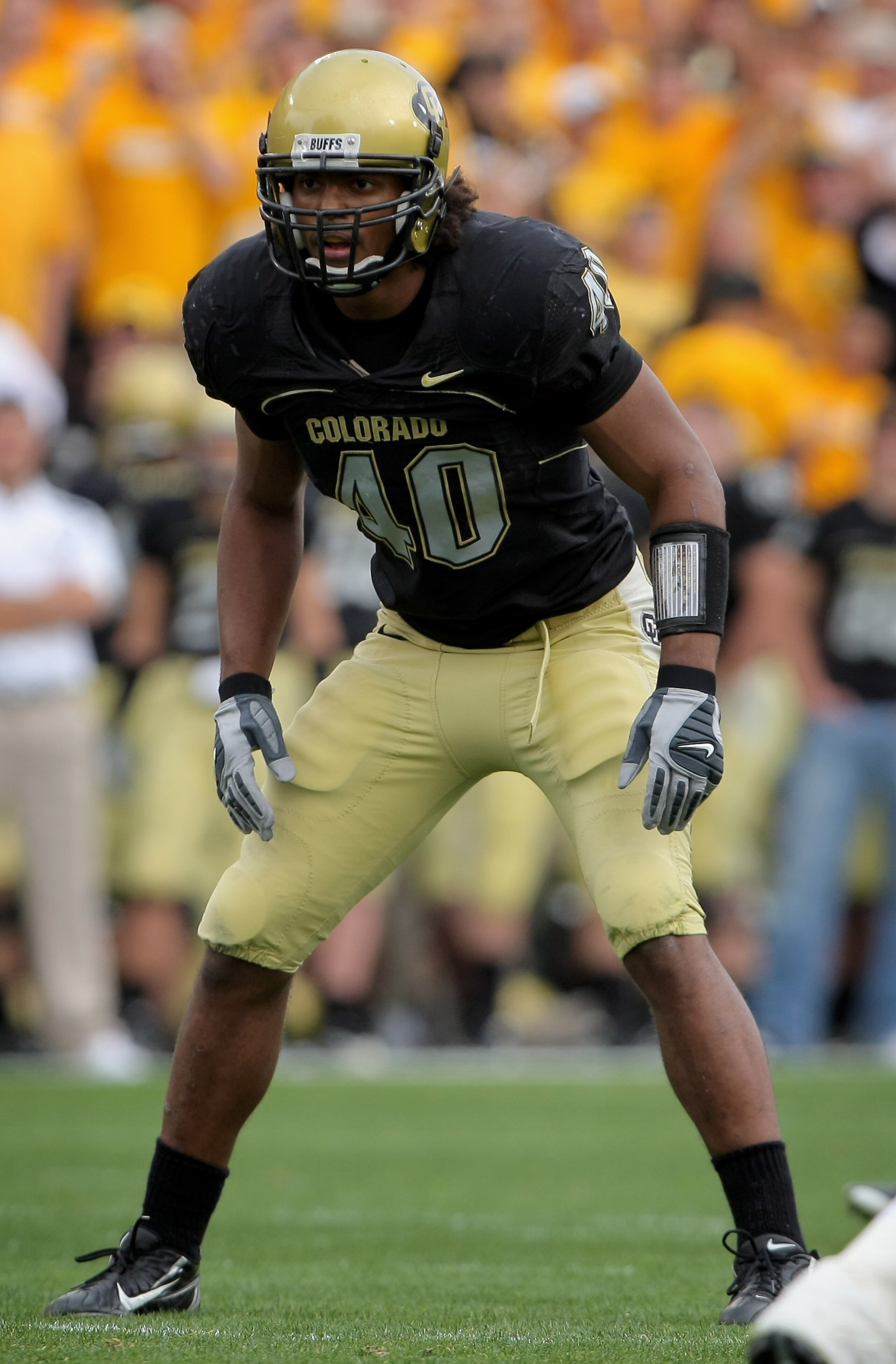 BOULDER, CO - OCTOBER 20:  Brad Jones #40 of the Colorado Buffaloes lines up against the Kansas Jayhawks at Folsom Field on October 20, 2007 in Boulder, Colorado. Kansas defeated Colorado 19-14.  (Photo by Doug Pensinger/Getty Images)