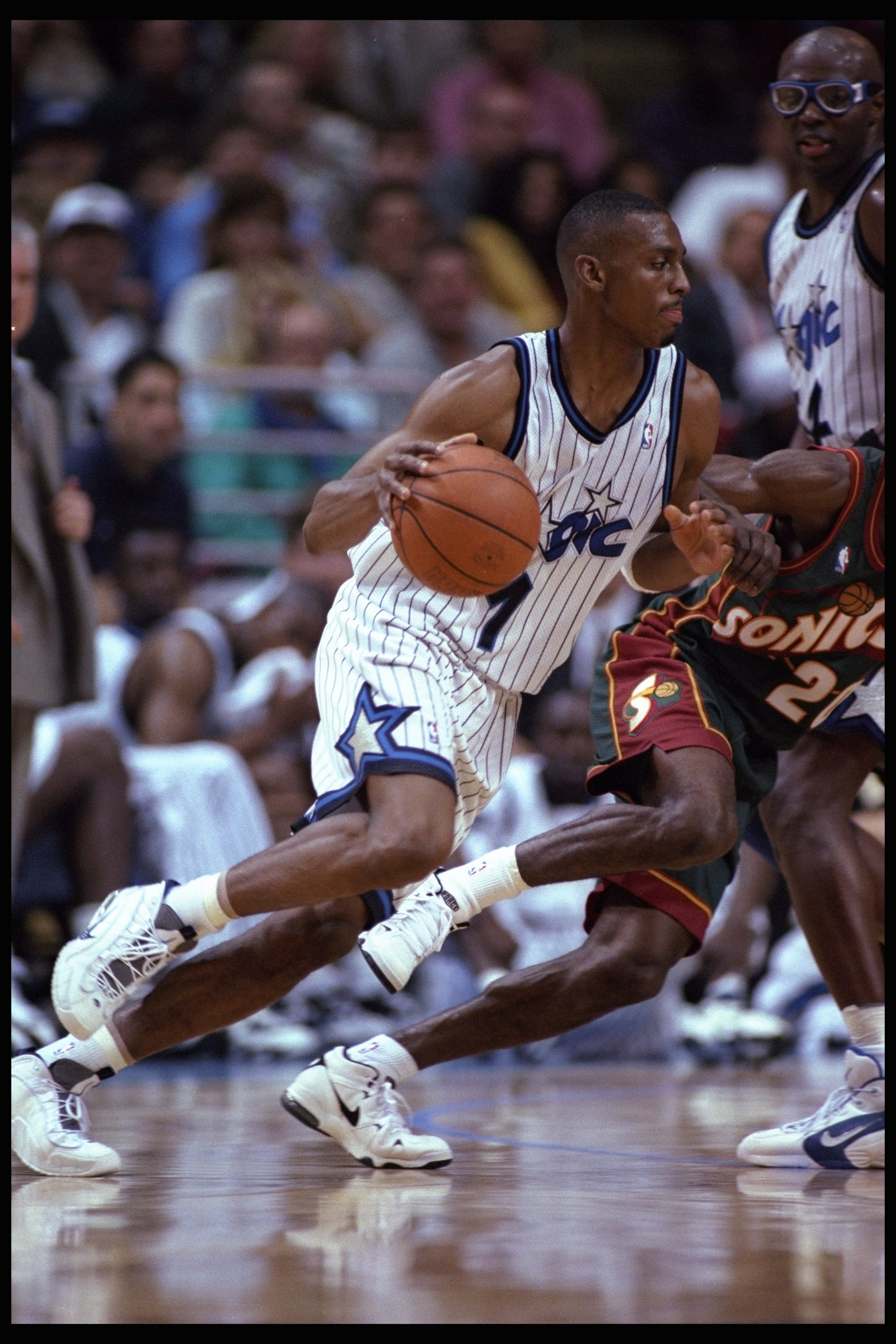 5 Jan 1996:  Guard Penny Hardaway of the Orlando Magic moves the ball against the Seattle Supersonics during a game played at the Orlando Arena in Orlando, Florida.  The Magic won the game, 115-93. Mandatory Credit: ALLSPORT USA/Allsport