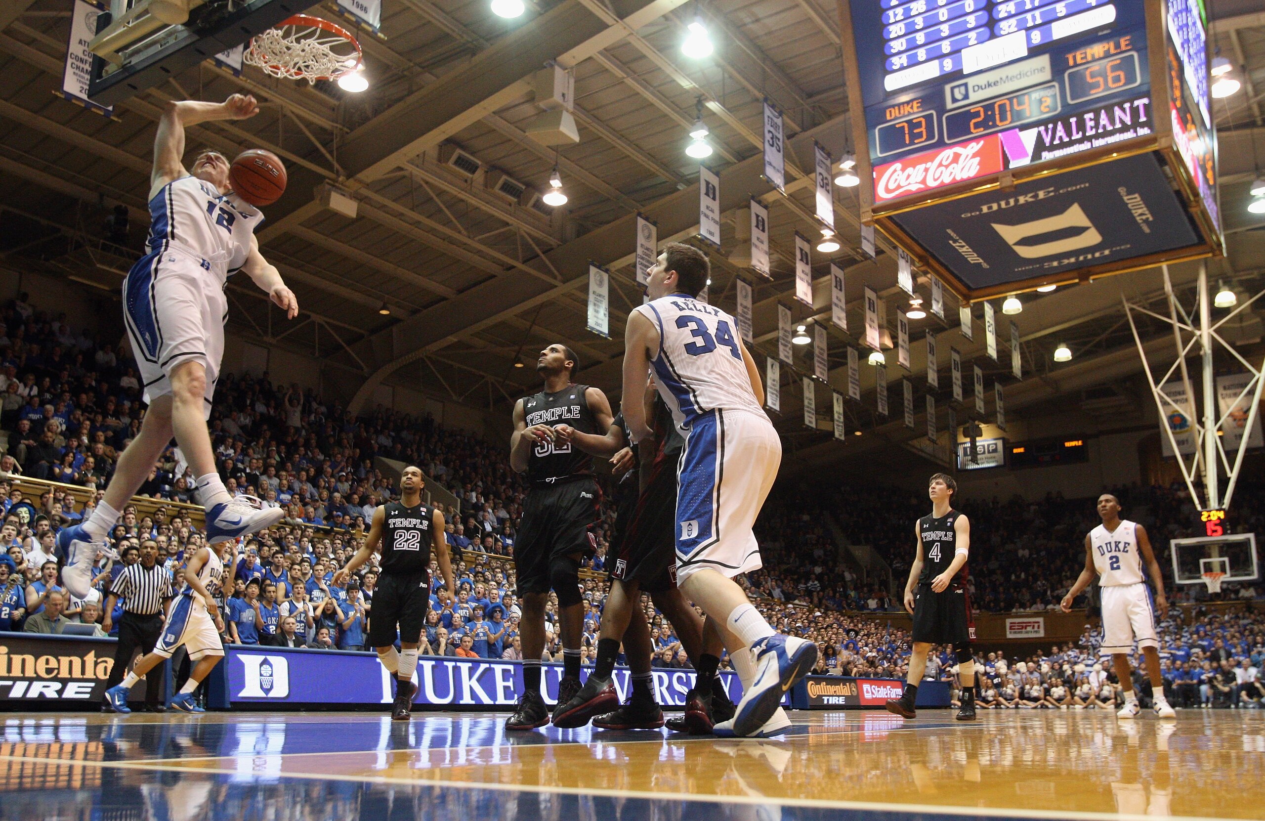 DURHAM, NC - FEBRUARY 23:  The Temple Owls watch on as Kyle Singler #12 of the Duke Blue Devils dunks the ball during their game at Cameron Indoor Stadium on February 23, 2011 in Durham, North Carolina.  (Photo by Streeter Lecka/Getty Images)