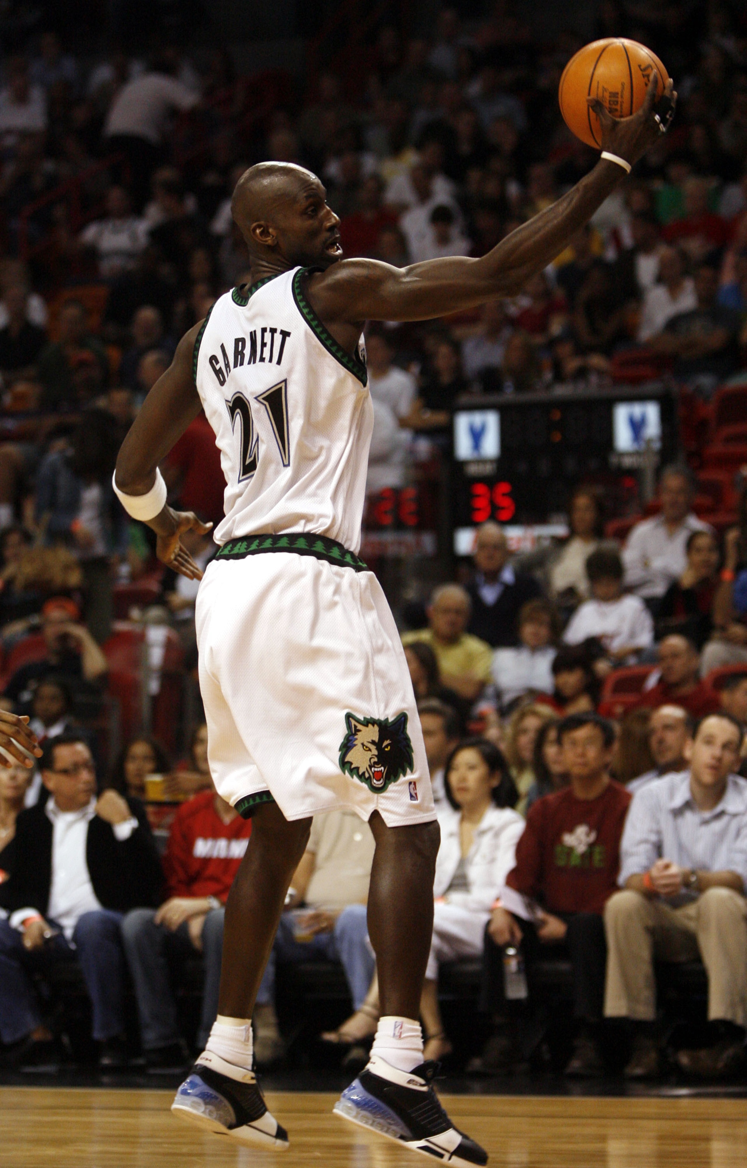 MIAMI - MARCH 9:  Forward Kevin Garnett #21 of the Minnesota Timberwolves looks for an open man against the Miami Heat in the first half at the American Airlines Arena March 9, 2007 in Miami, Florida. NOTE TO USER: User expressly acknowledges and agrees t
