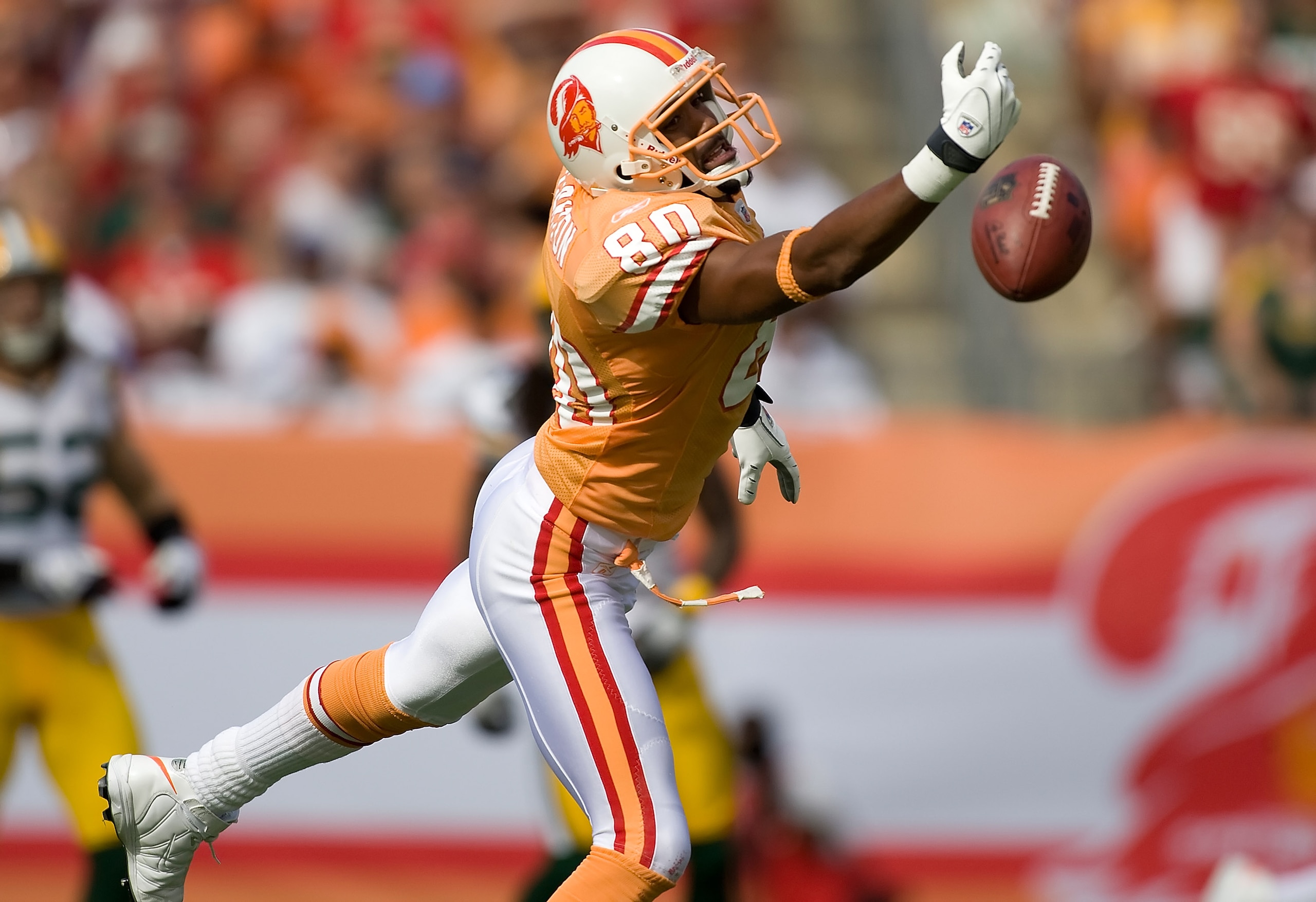 TAMPA, FL - NOVEMBER 08:  Receiver Michael Clayton #80 of the Tampa Bay Buccaneers just misses this pass against the Green Bay Packers during the game at Raymond James Stadium on November 8, 2009 in Tampa, Florida.  (Photo by J. Meric/Getty Images)