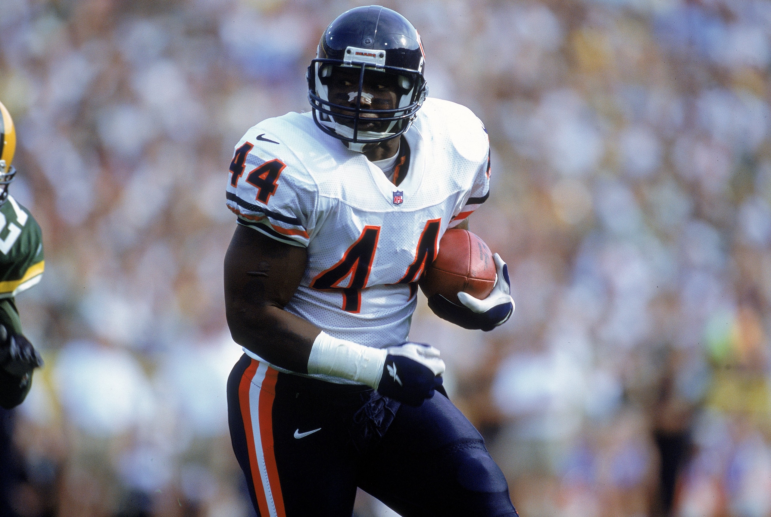 1 Oct 2000: Curtis Enis #44 of the Chicago Bears carries the ball up the field during a game against the Green Bay Packers at Lambeau Field in Green Bay, Wisconsin. The Bears defeated the Packers 27-24.Mandatory Credit: Jonathan Daniel  /Allsport