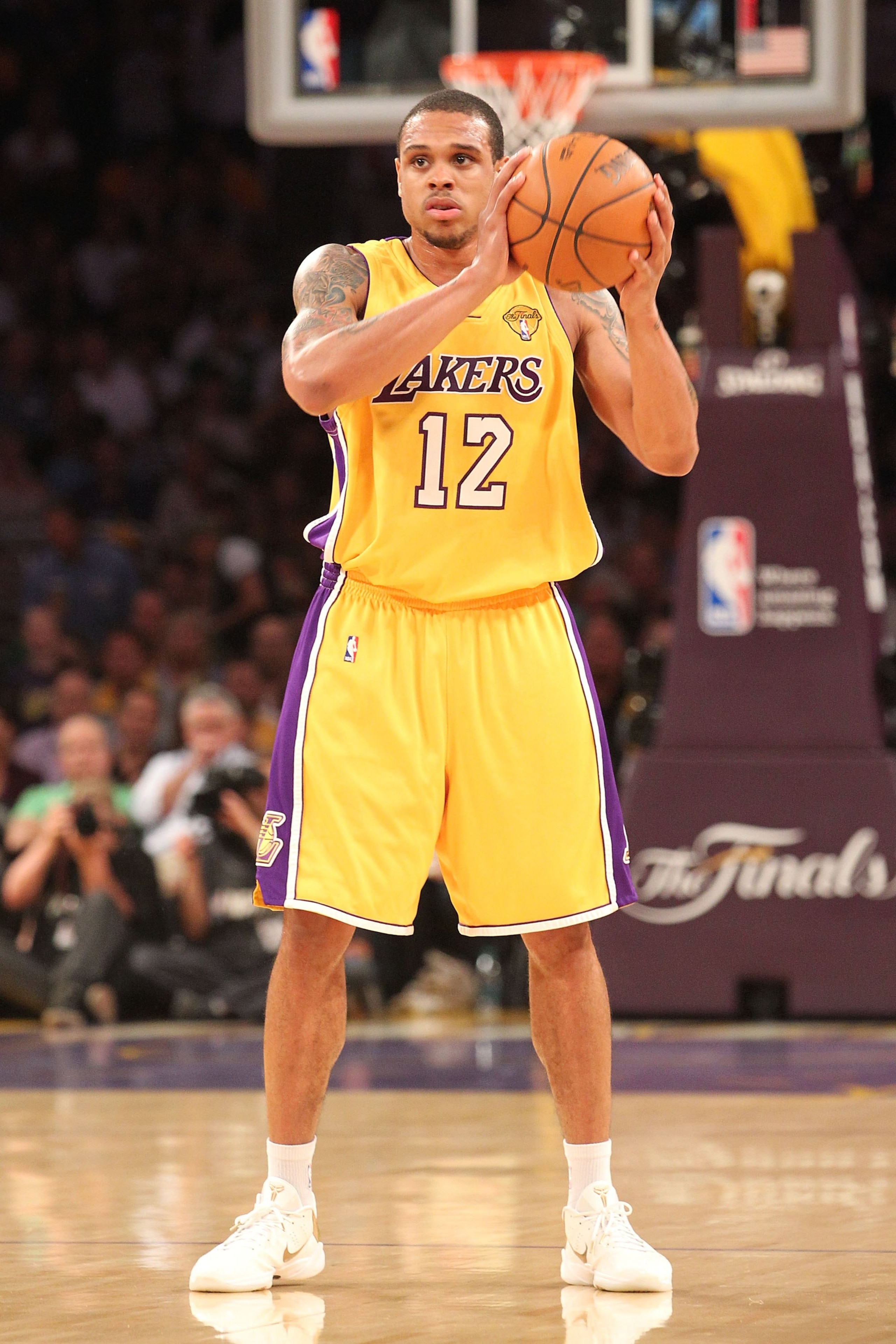 LOS ANGELES, CA - JUNE 15:  Shannon Brown #12 of the Los Angeles Lakers looks to move the ball while taking on the Boston Celtics in Game Six of the 2010 NBA Finals at Staples Center on June 15, 2010 in Los Angeles, California.  NOTE TO USER: User express