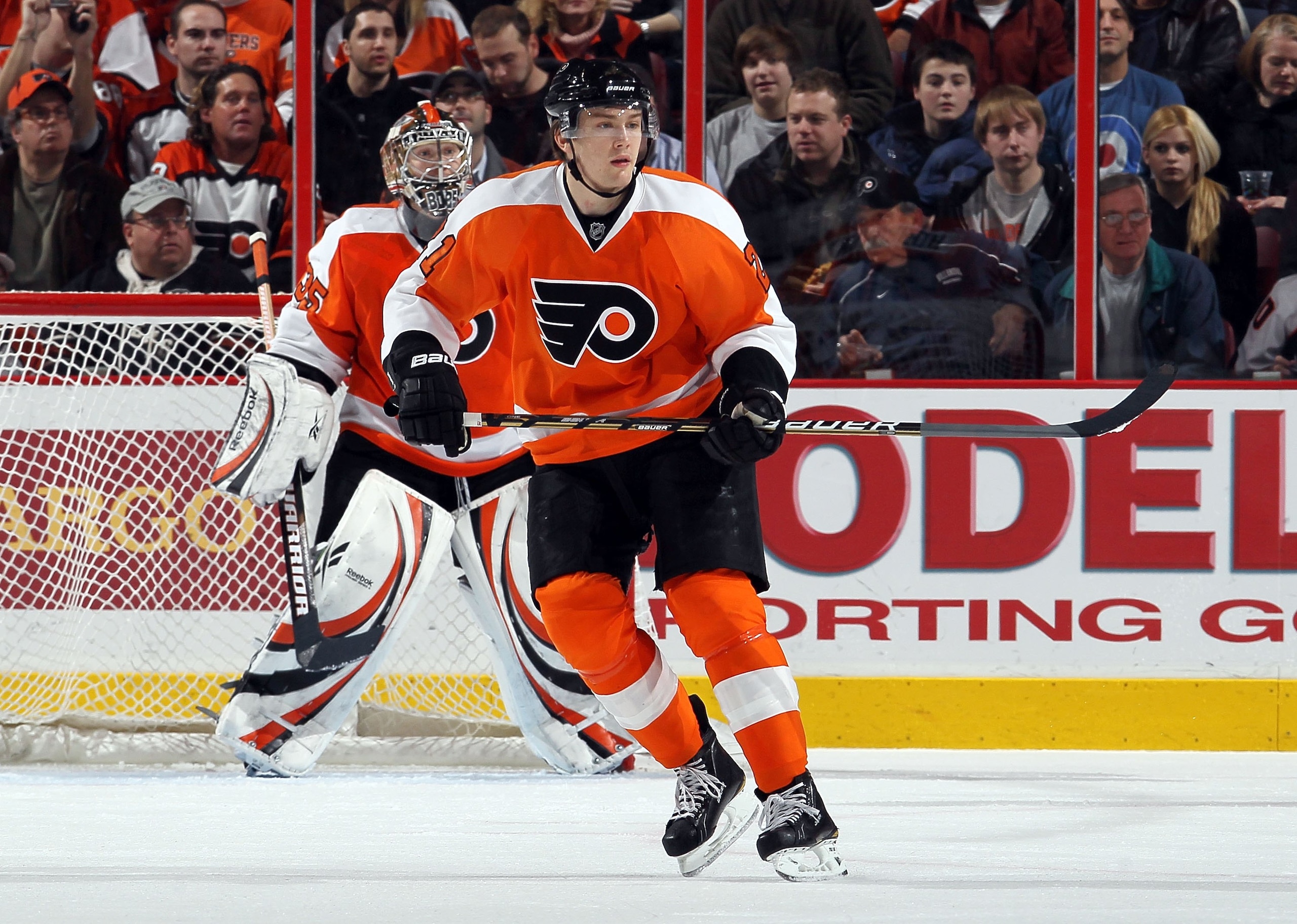 PHILADELPHIA, PA - JANUARY 20:  James van Riemsdyk #21 of the Philadelphia Flyers skates against the Ottawa Senators on January 20, 2011 at Wells Fargo Center in Philadelphia, Pennsylvania.  (Photo by Jim McIsaac/Getty Images)