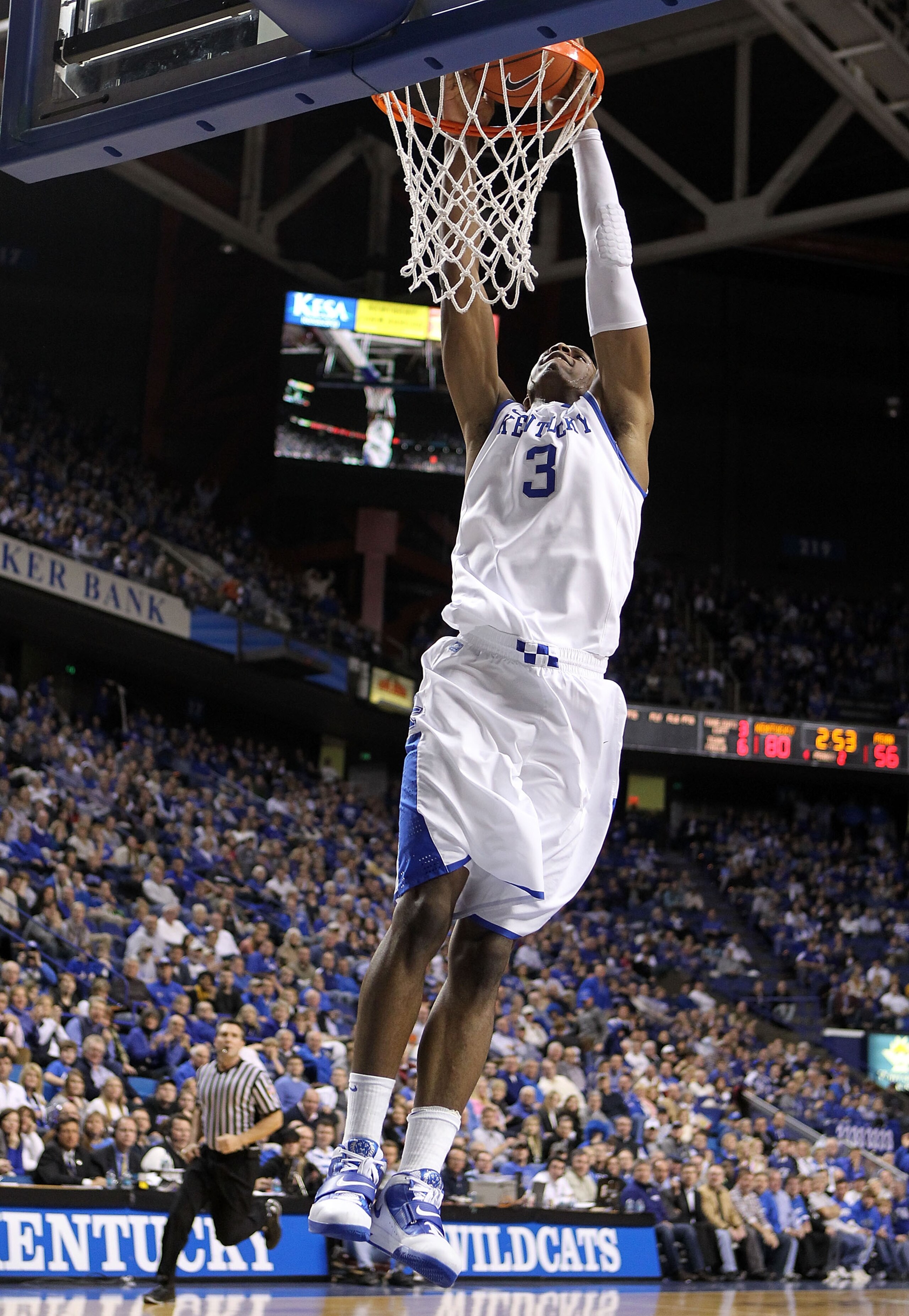 LEXINGTON, KY - JANUARY 03:  Terrence Jones #3 of the Kentucky Wildcats dunks the ball during the game against the Penn Quakers at Rupp Arena on January 3, 2011 in Lexington, Kentucky.  (Photo by Andy Lyons/Getty Images)