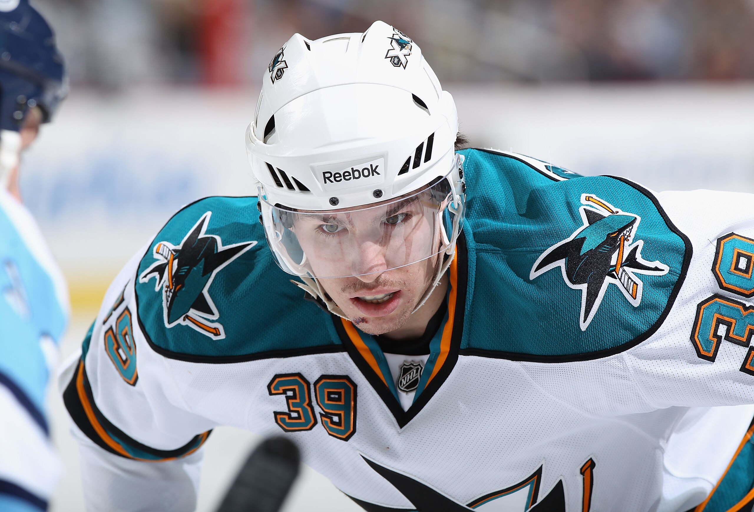 PITTSBURGH, PA - FEBRUARY 23:  Logan Couture #39 of the San Jose Sharks awaits a face off during the NHL game against the Pittsburgh Penguins at Consol Energy Center on February 23, 2011 in Pittsburgh, Pennsylvania. The Sharks defeated the Penguins 3-2 in
