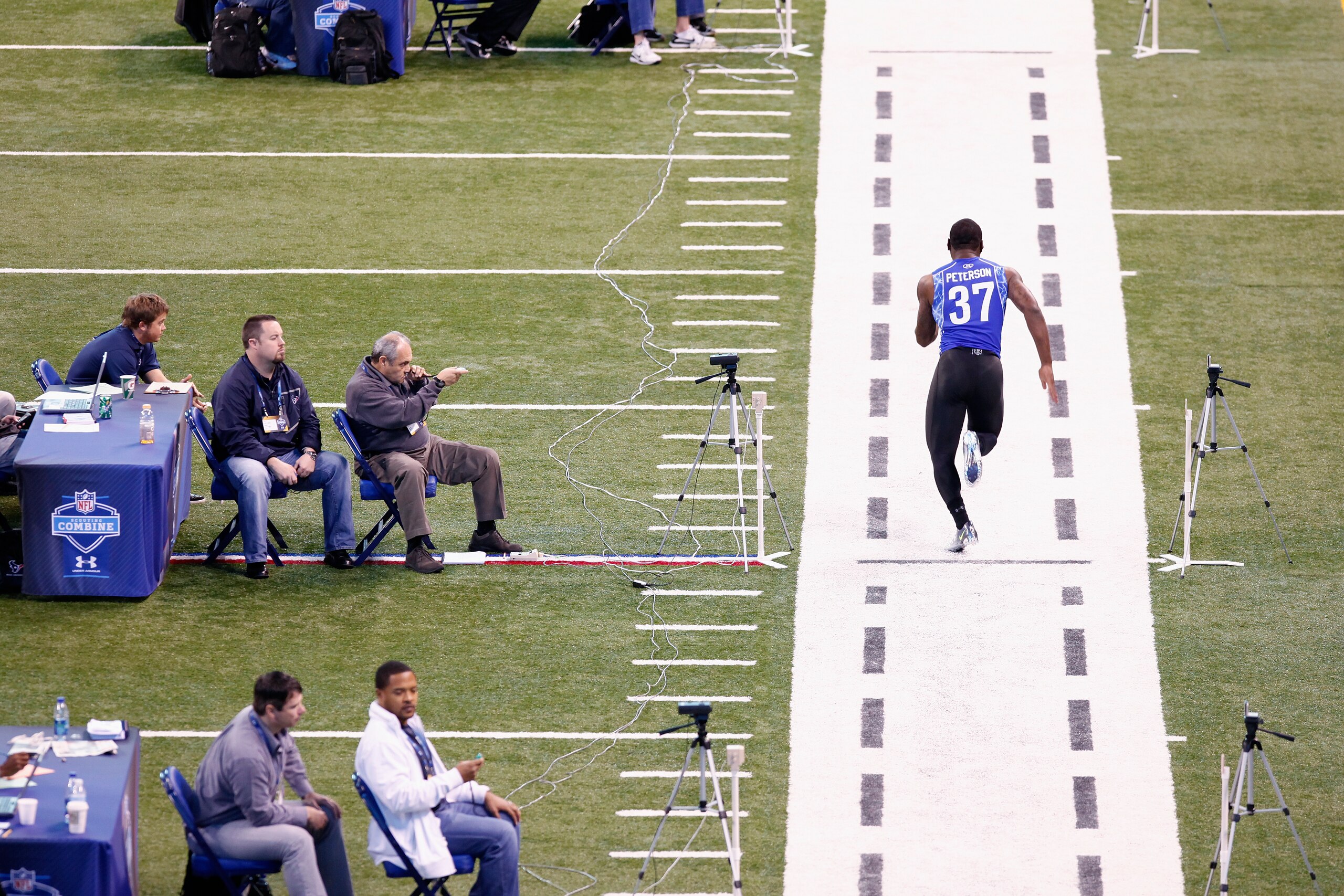 INDIANAPOLIS, IN - MARCH 1: Defensive back Patrick Peterson #37 of LSU runs the 40-yard dash during the 2011 NFL Scouting Combine at Lucas Oil Stadium on February 28, 2011 in Indianapolis, Indiana. (Photo by Joe Robbins/Getty Images)