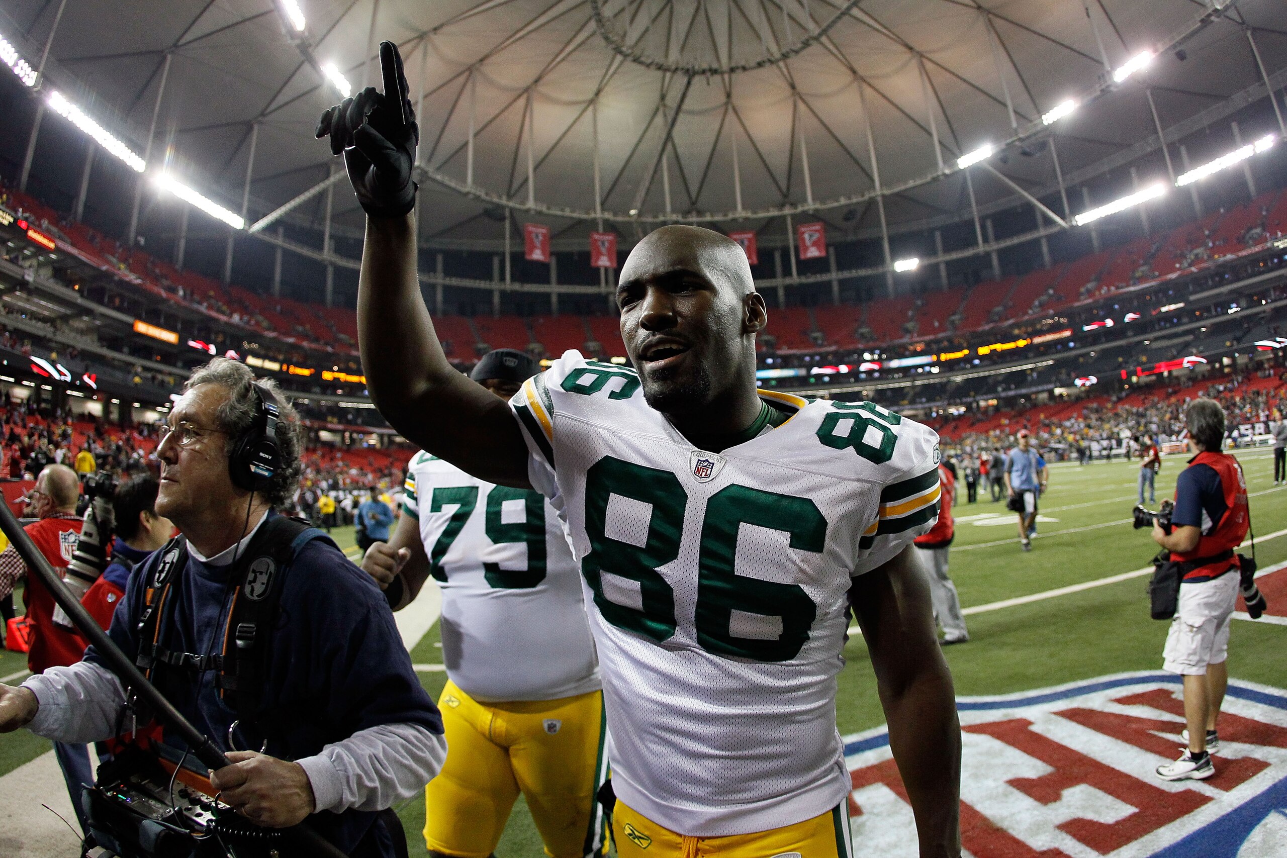 ATLANTA, GA - JANUARY 15:  Donald Lee #86 of the Green Bay Packers celebrates as he walks off the field after the Packers won 48-21 against the Atlanta Falcons during their 2011 NFC divisional playoff game at Georgia Dome on January 15, 2011 in Atlanta, G