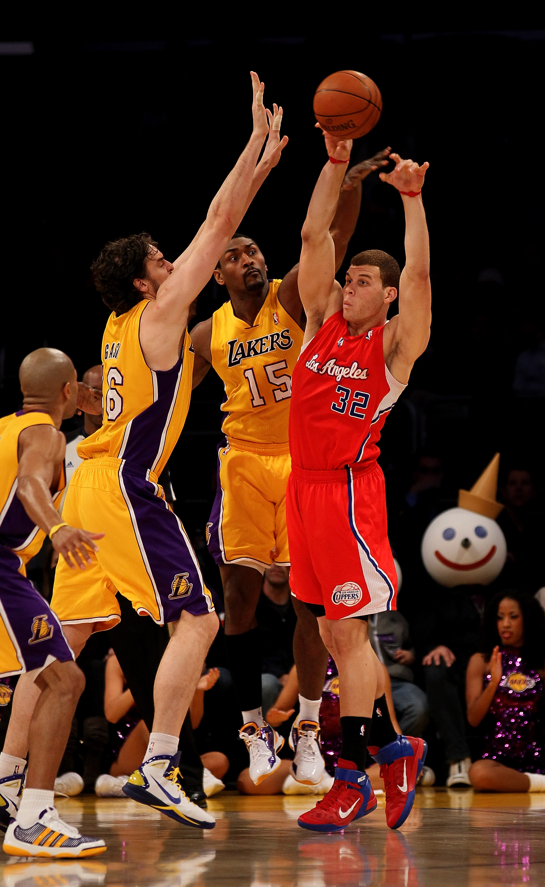 LOS ANGELES, CA - FEBRUARY 25:  Blake Griffin #32 of the Los Angeles Clippers passes off the ball away from Pau Gasol #16 and Ron Artest #15 of the Los Angeles Lakers at Staples Center on February 25, 2011 in Los Angeles, California. The Lakers won 100-88
