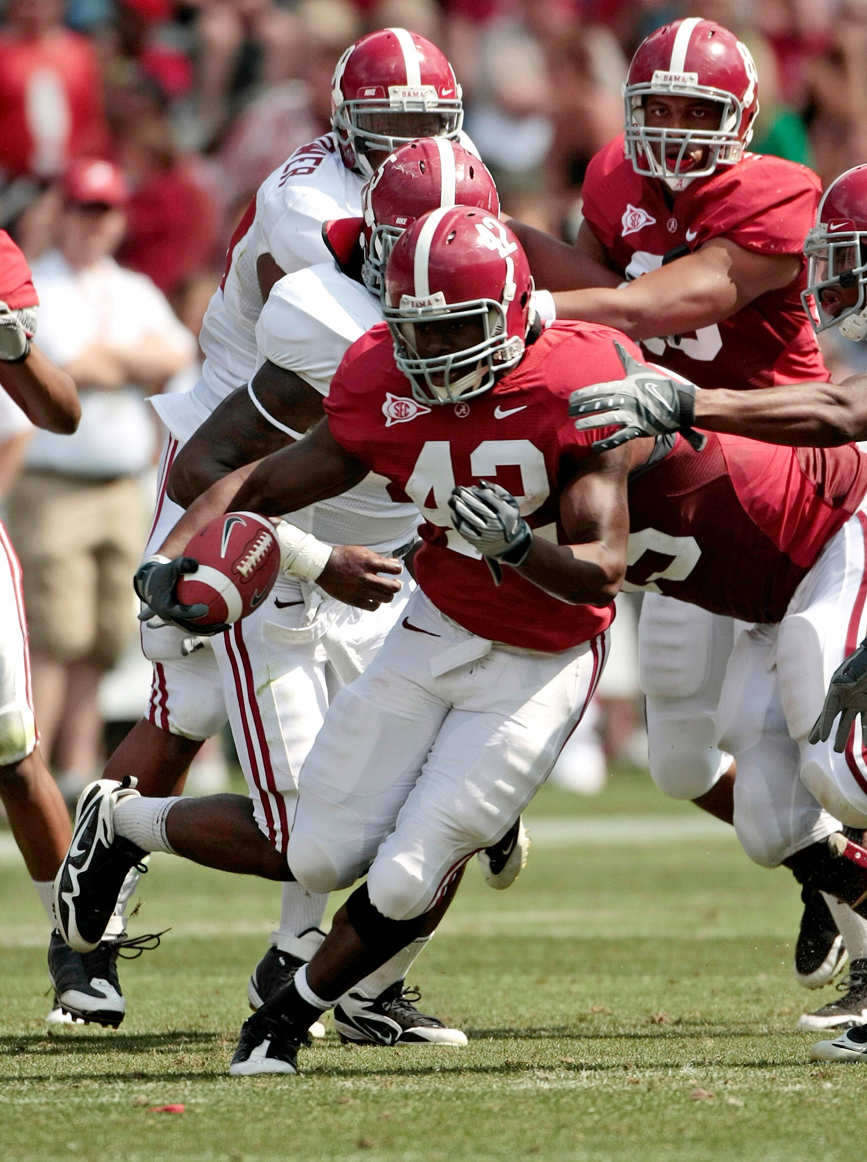 TUSCALOOSA, AL - APRIL 17: Running back Eddie Lacy #42 of the Alabama Crimson Tide runs for yardage during the Alabama spring game at Bryant Denny Stadium on April 17, 2010 in Tuscaloosa, Alabama. (Photo by Dave Martin/Getty Images)