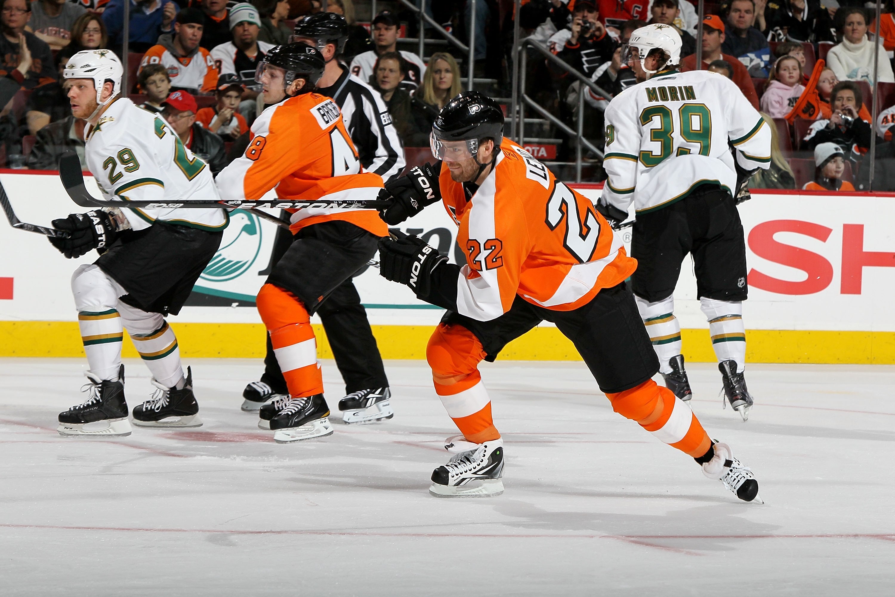 PHILADELPHIA, PA - FEBRUARY 05:  Ville Leino #22 of the Dallas Stars skates against the Philadelphia Flyers on February 5, 2011 at Wells Fargo Center in Philadelphia, Pennsylvania. The Flyers defeated the Stars 3-1.  (Photo by Jim McIsaac/Getty Images)