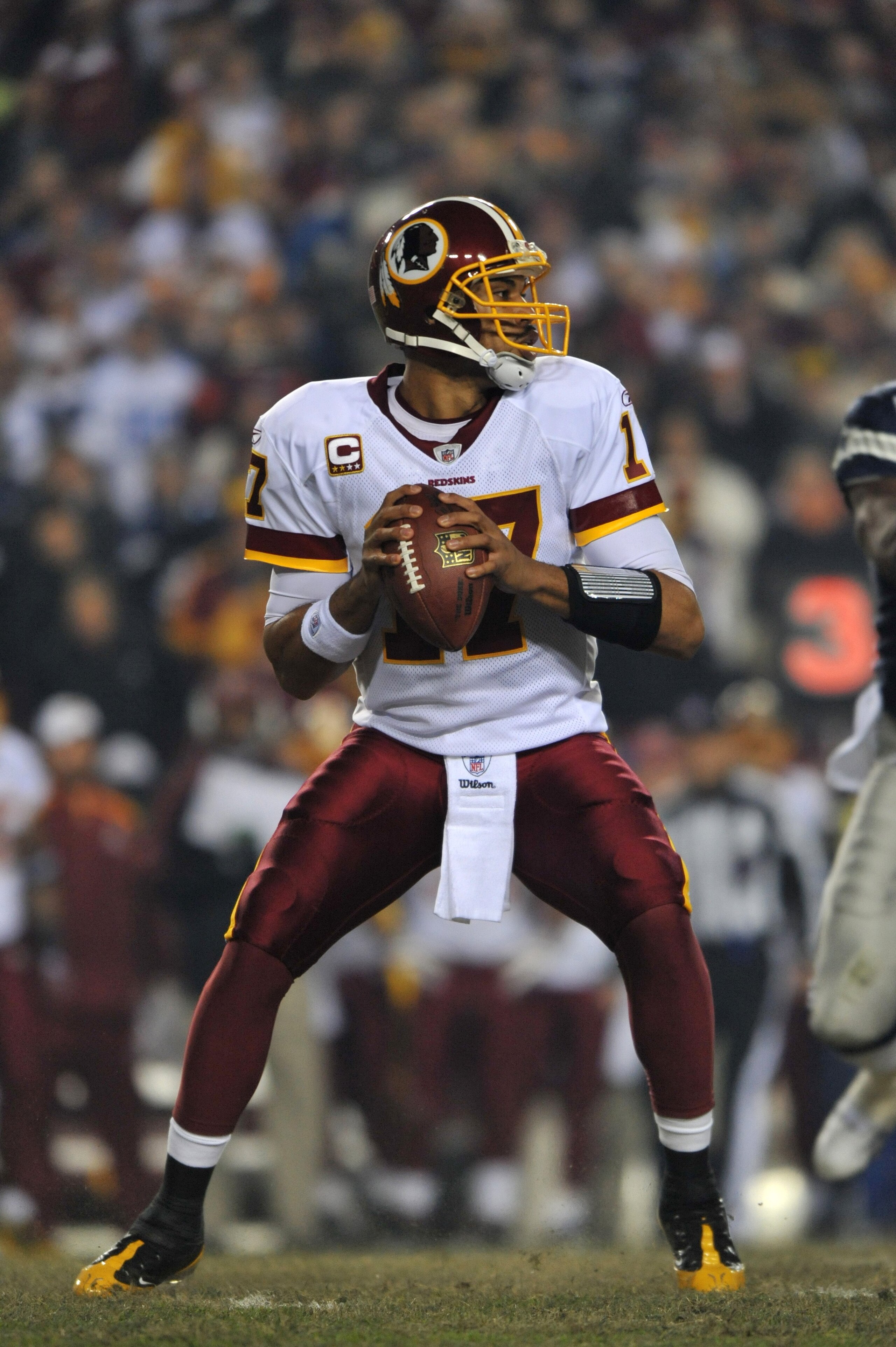 LANDOVER, MD - DECEMBER 27:  Jason Campbell #17 of the Washington Redskins looks to pass during the game against the Dallas Cowboys at FedExField on December 27, 2009 in Landover, Maryland. The Cowboys defeated the Redskins 17-0. (Photo by Larry French/Ge