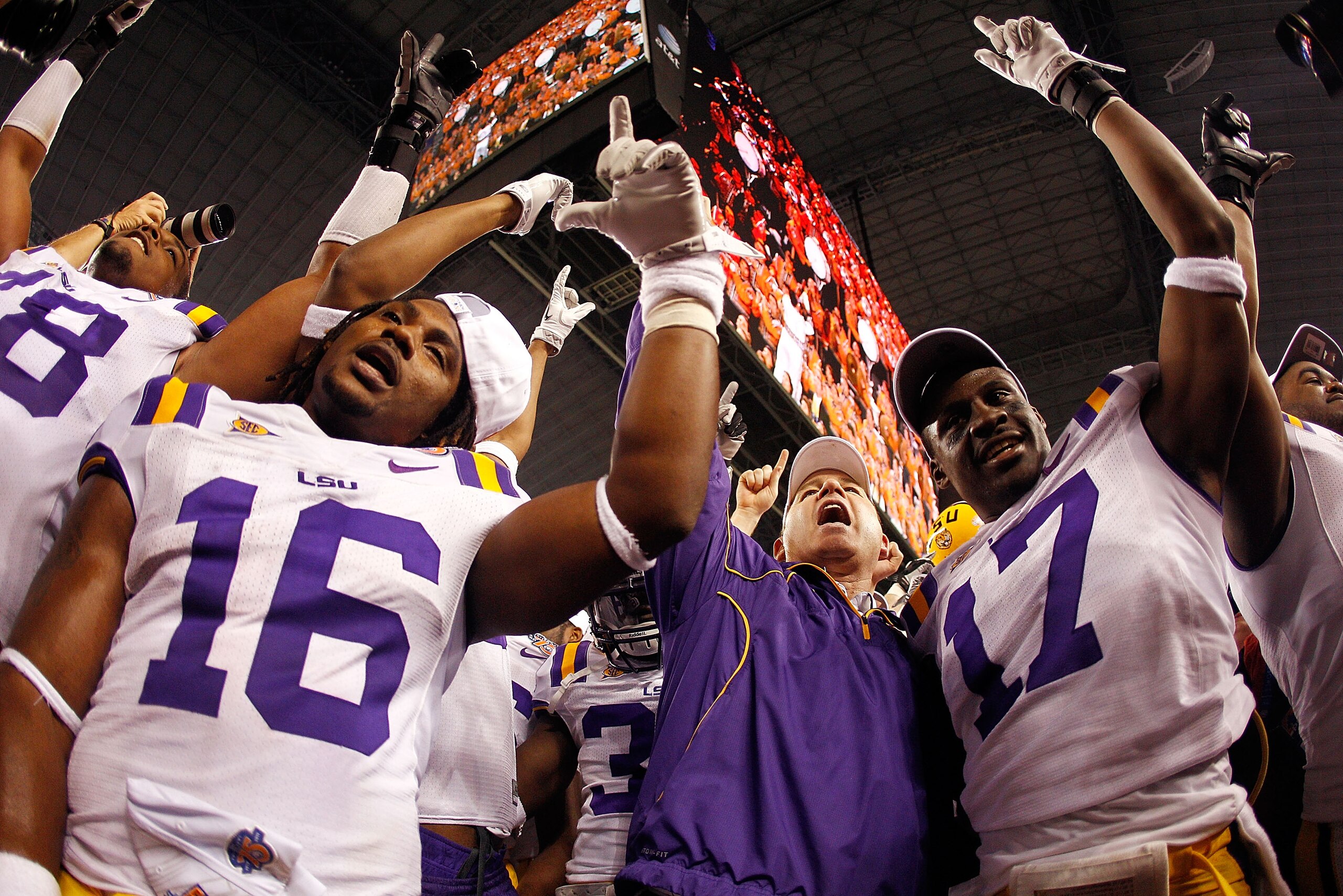 ARLINGTON, TX - JANUARY 07:  Head coach Les Miles of the Louisiana State University Tigers celebrates after defeating the Texas A&M Aggies 41-24 during the AT&T Cotton Bowl at Cowboys Stadium on January 7, 2011 in Arlington, Texas.  (Photo by Chris Grayth