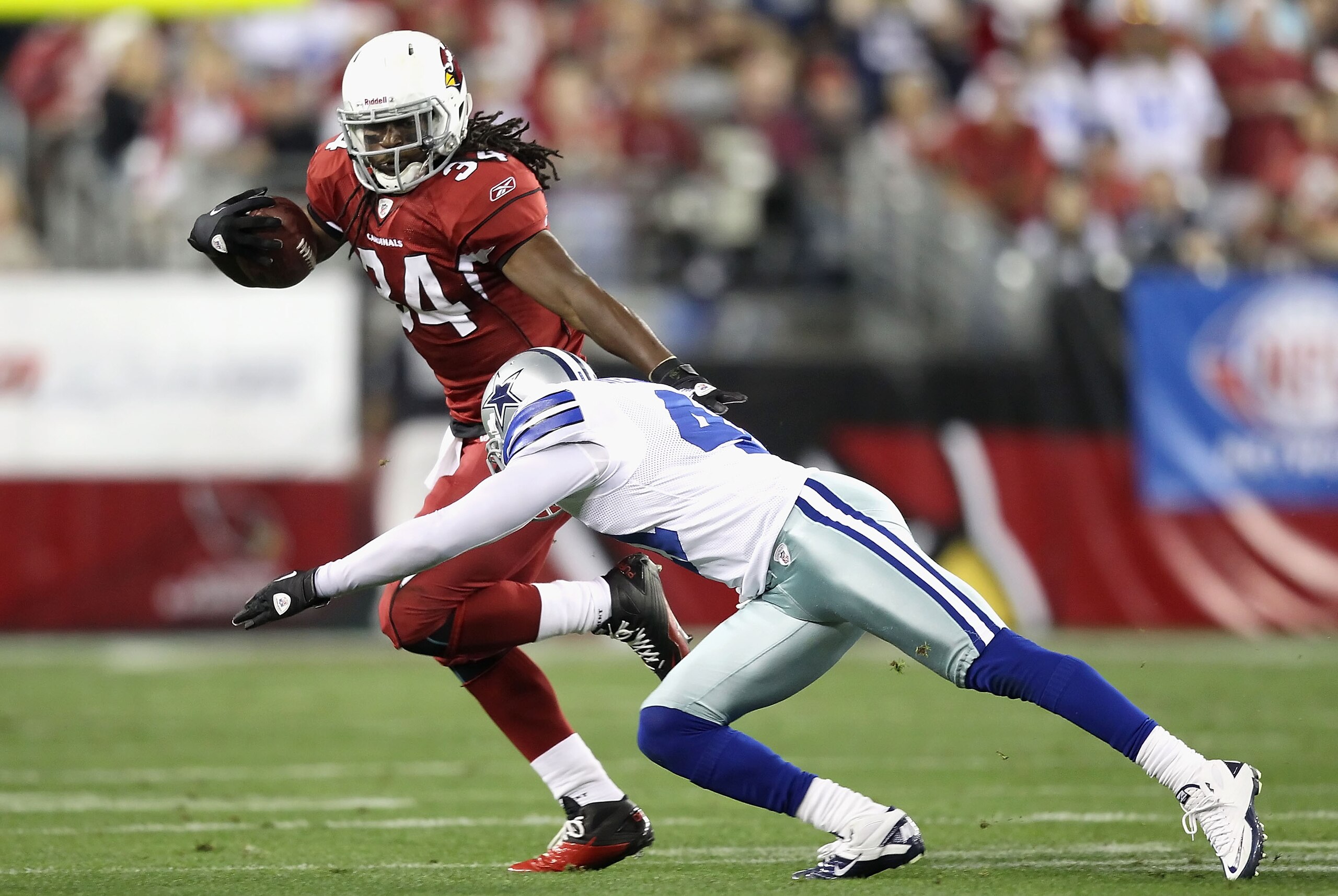 GLENDALE, AZ - DECEMBER 25:  Runningback Tim Hightower #34 of the Arizona Cardinals runs with the football during the NFL game against the Dallas Cowboys at the University of Phoenix Stadium on December 25, 2010 in Glendale, Arizona.  The Cardinals defeat