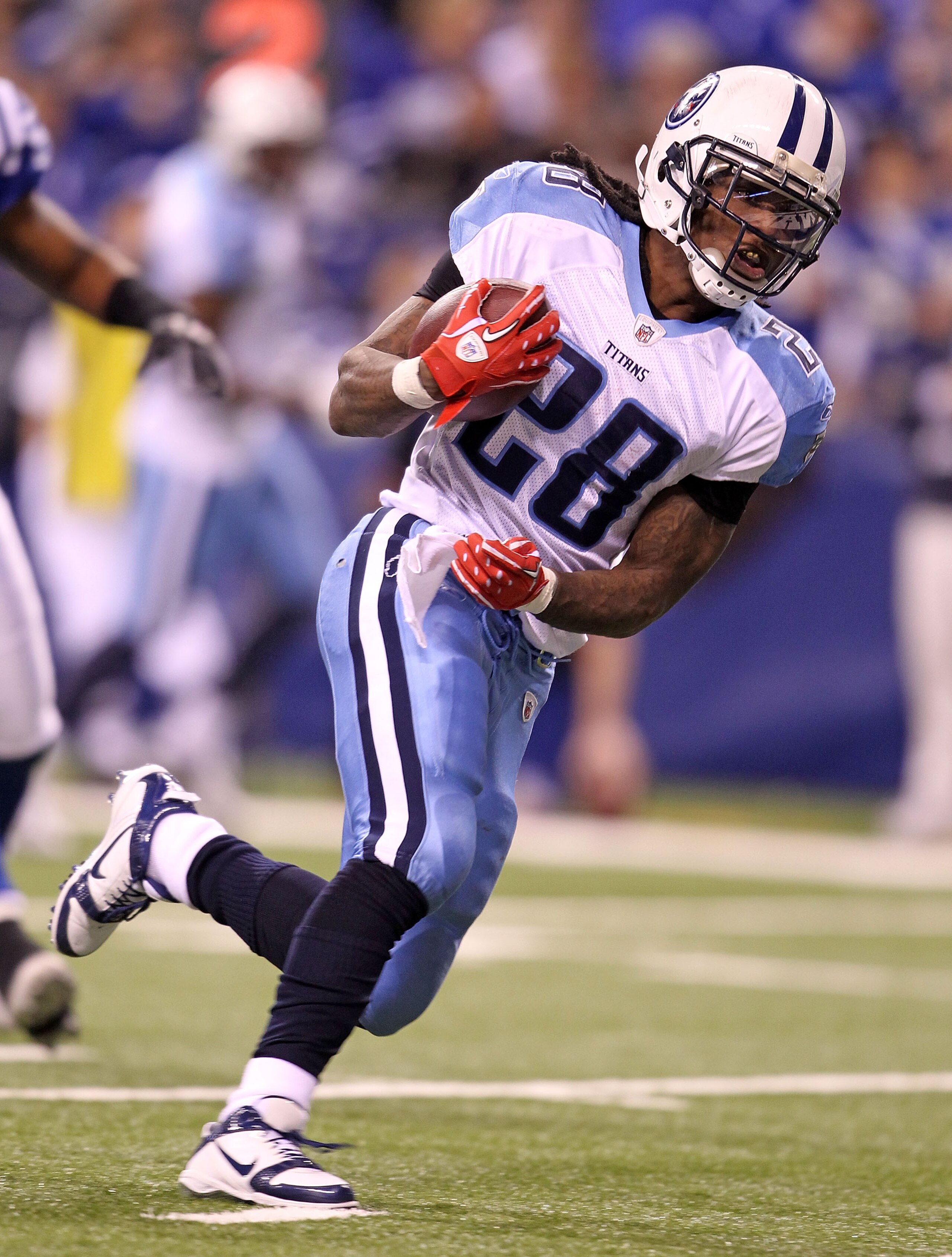 INDIANAPOLIS - JANUARY 02:  Chris Johnson #28 of the Tennessee Titans runs for a touchdown during NFL game against the Indianapolis Colts at Lucas Oil Stadium on January 2, 2011 in Indianapolis, Indiana.  (Photo by Andy Lyons/Getty Images)