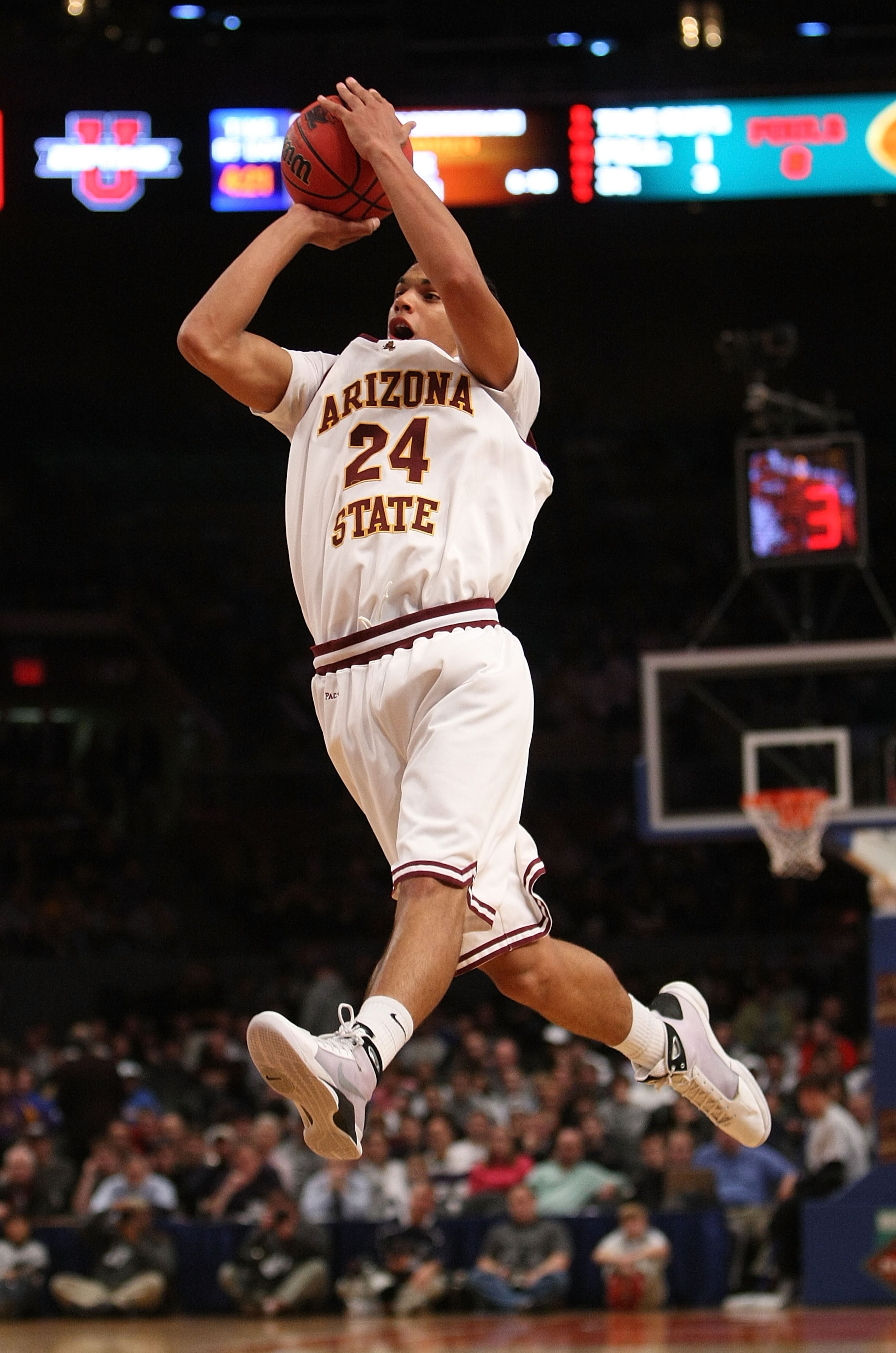 NEW YORK - NOVEMBER 27:  Trent Lockett #24 of the Arizona State Sun Devils shoots the ball against the LSU Tigers during the consolation game at Madison Square Garden on November 27, 2009 in New York, New York.  (Photo by Nick Laham/Getty Images)