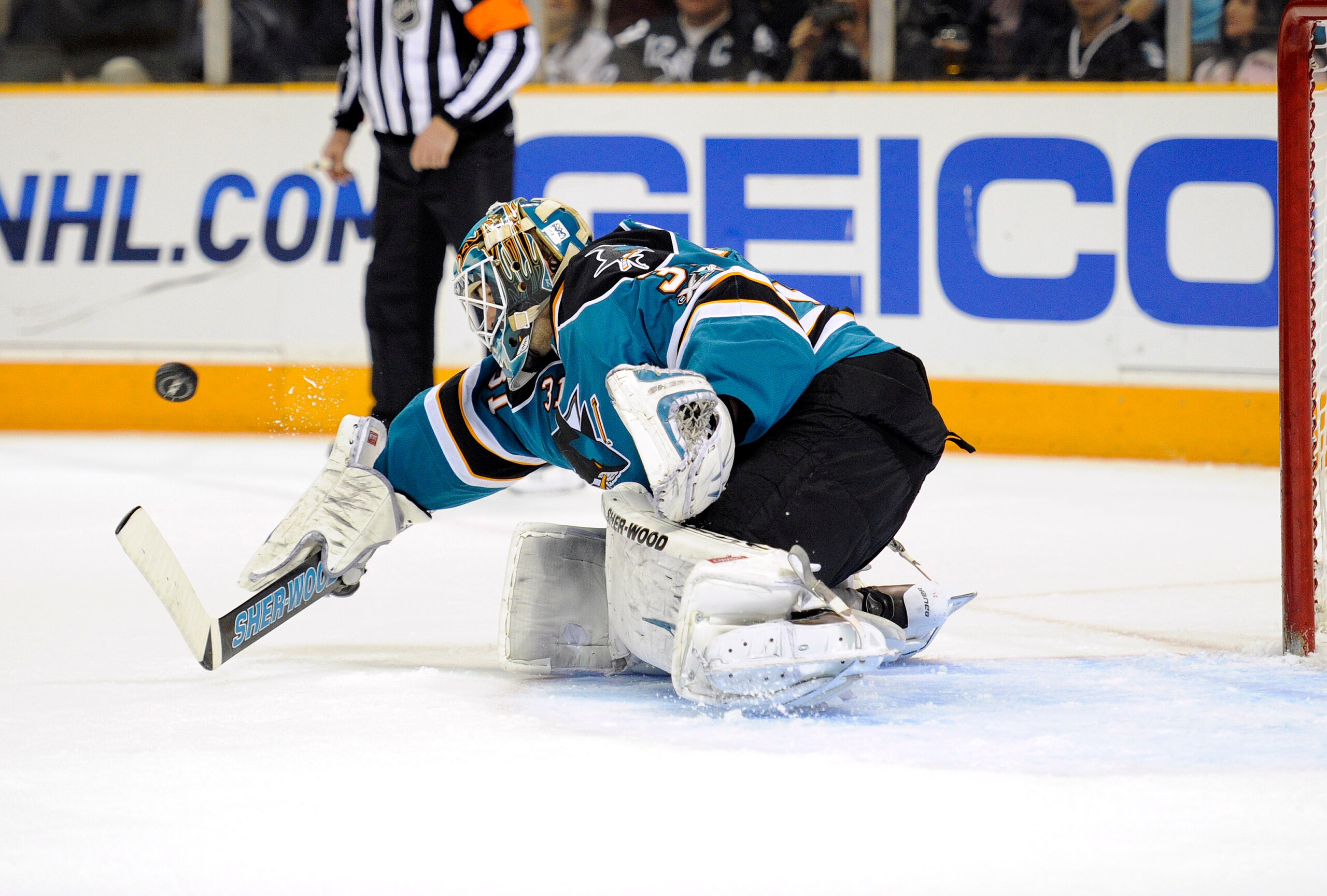 SAN JOSE, CA - MARCH 5: Antti Niemi #31 of the San Jose Sharks makes a save against the Dallas Stars in the first period during an NHL hockey game at the HP Pavilion on March 5, 2011 in San Jose, California. (Photo by Thearon W. Henderson/Getty Images) SAN JOSE, CA - MARCH 5: Antti Niemi #31 of the San Jose Sharks makes a save against the Dallas Stars in the first period during an NHL hockey game at the HP Pavilion on March 5, 2011 in San Jose, California. (Photo by Thearon W. Henderson/Getty Images)
