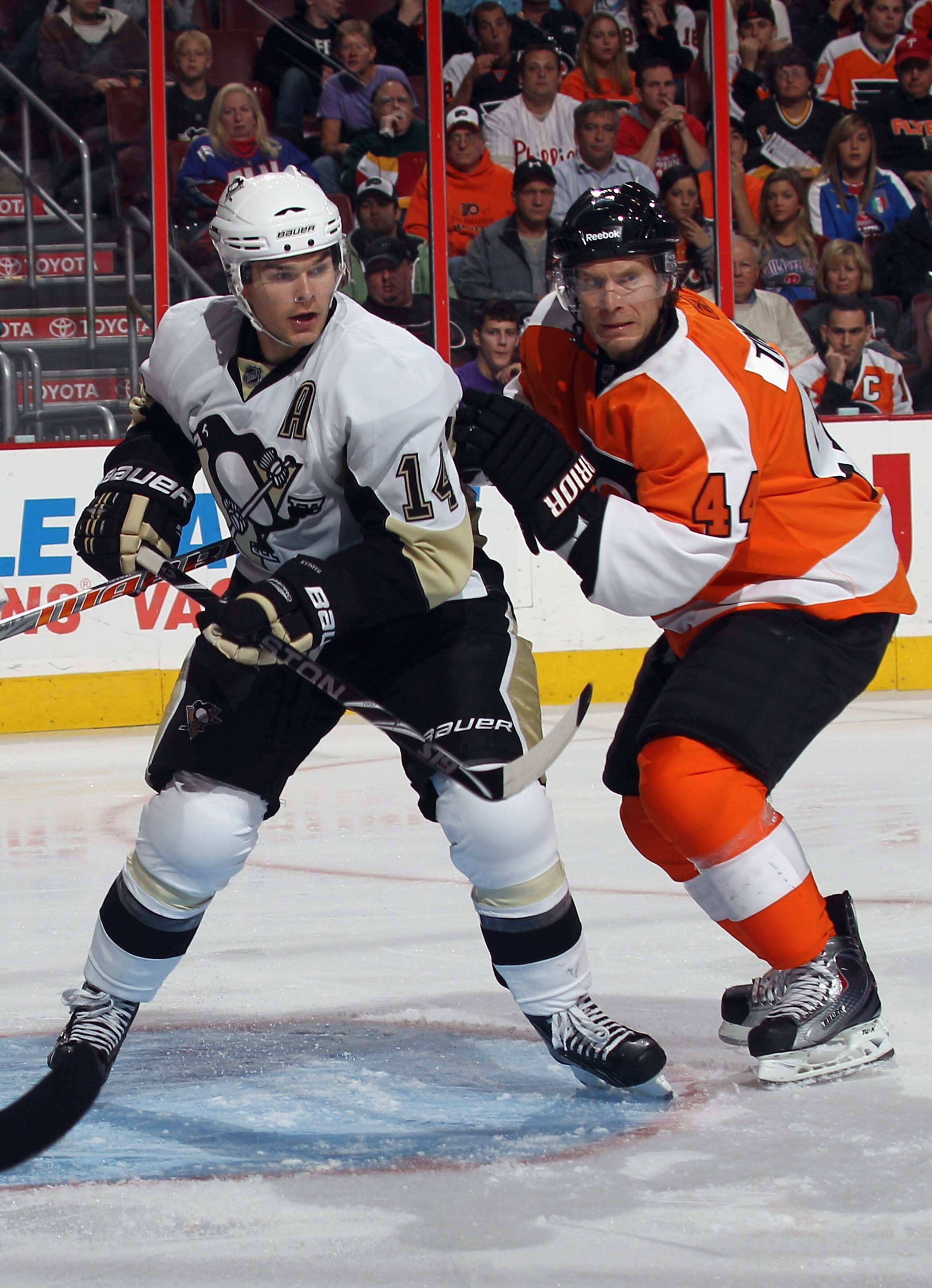 PHILADELPHIA - OCTOBER 16: Kimmo Timonen #44 of the Philadelphia Flyers skates against Chris Kunitz #14 of the Pittsburgh Penguins at the Wells Fargo Center on October 16, 2010 in Philadelphia, Pennsylvania. (Photo by Bruce Bennett/Getty Images) PHILADELPHIA - OCTOBER 16: Kimmo Timonen #44 of the Philadelphia Flyers skates against Chris Kunitz #14 of the Pittsburgh Penguins at the Wells Fargo Center on October 16, 2010 in Philadelphia, Pennsylvania. (Photo by Bruce Bennett/Getty Images)