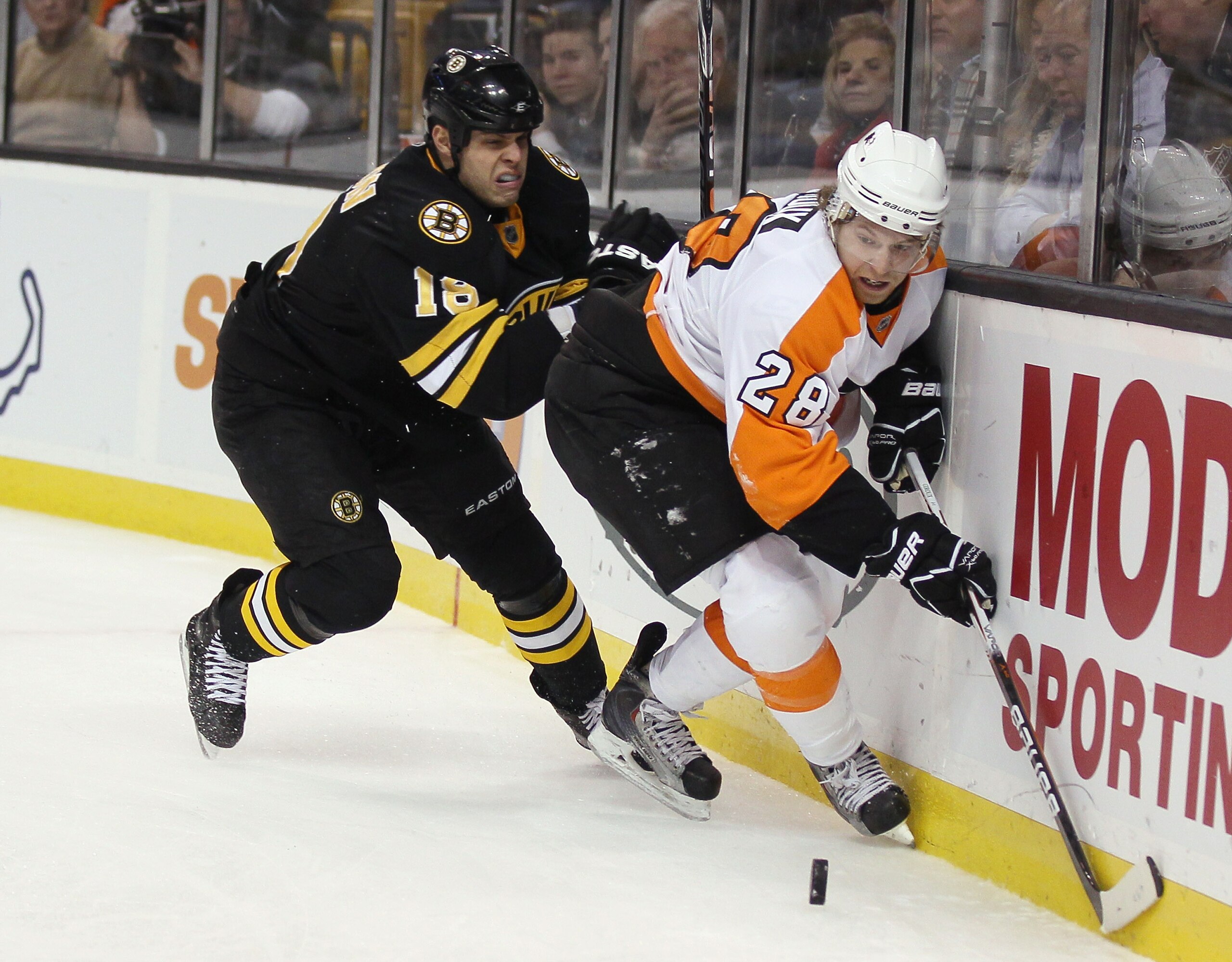 BOSTON, MA - DECEMBER 11: Claude Giroux #28 of the Philadelphia Flyers and Nathan Horton #18 of the Boston Bruins fight for the puck on December 11, 2010 at the TD Garden in Boston, Massachusetts. (Photo by Elsa/Getty Images) BOSTON, MA - DECEMBER 11: Claude Giroux #28 of the Philadelphia Flyers and Nathan Horton #18 of the Boston Bruins fight for the puck on December 11, 2010 at the TD Garden in Boston, Massachusetts. (Photo by Elsa/Getty Images)