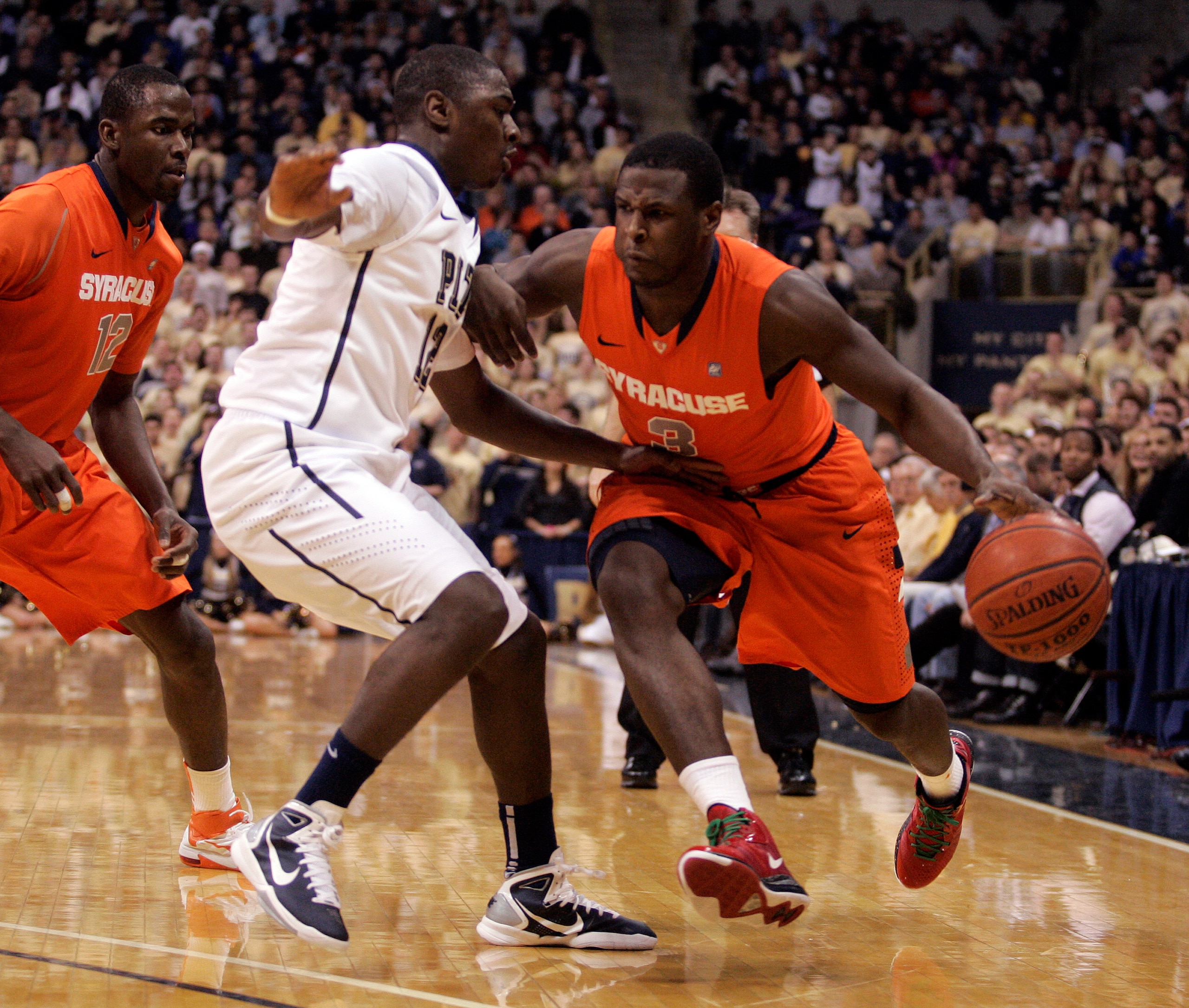 PITTSBURGH, PA - JANUARY 17:  Dion Waiters #3 of the Syracuse Orange drives to the basket against the Pittsburgh Panthers at Petersen Events Center on January 17, 2011 in Pittsburgh, Pennsylvania.  (Photo by Justin K. Aller/Getty Images)