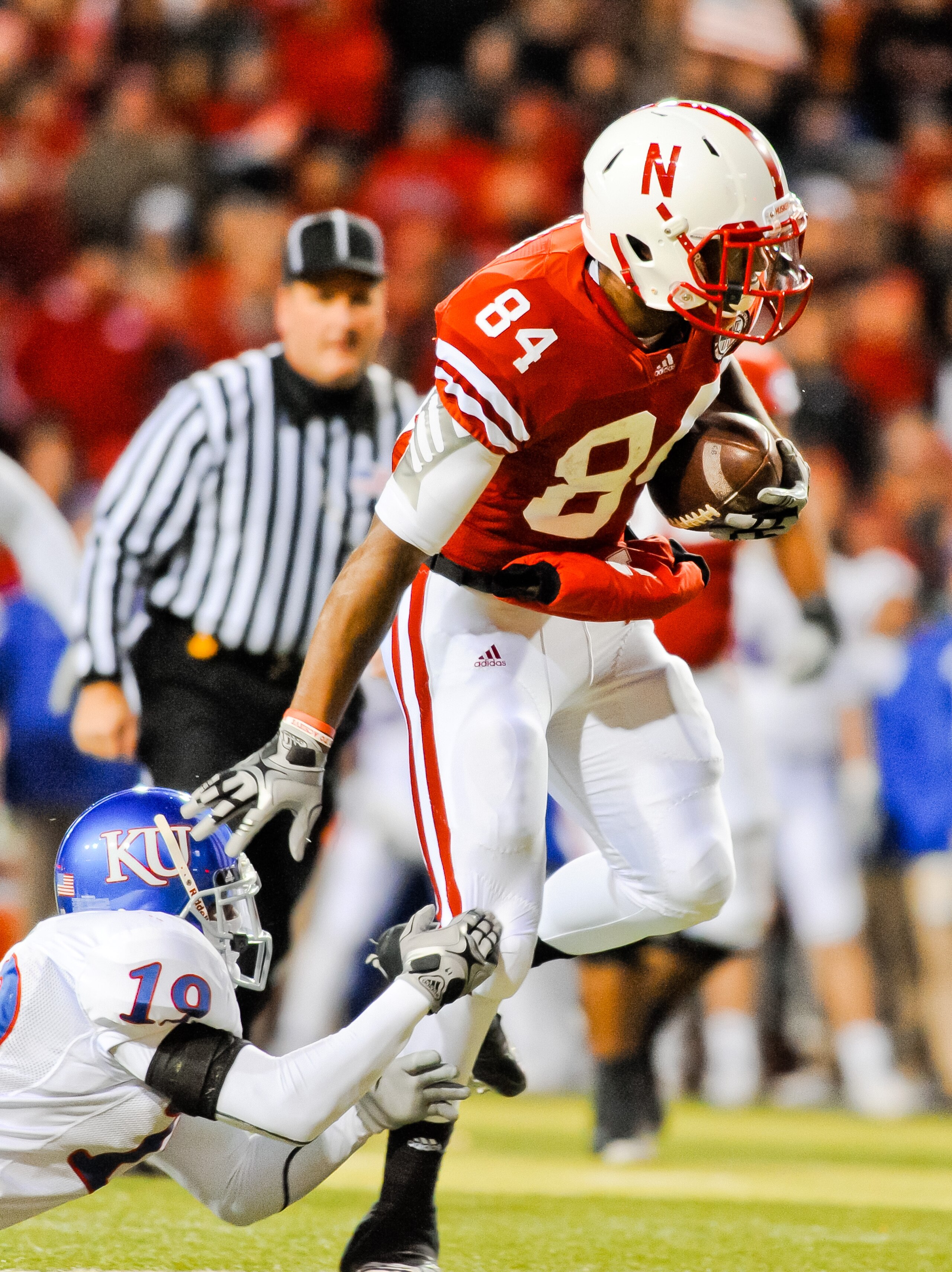 LINCOLN, NE - NOVEMBER 13: Brandon Kinnie #84 of the Nebraska Cornhuskers runs after a catch against the Kansas Jayhawks during their game at Memorial Stadium on November 13, 2010 in Lincoln, Nebraska. Nebraska Defeated Kansas 20-3. (Photo by Eric Francis