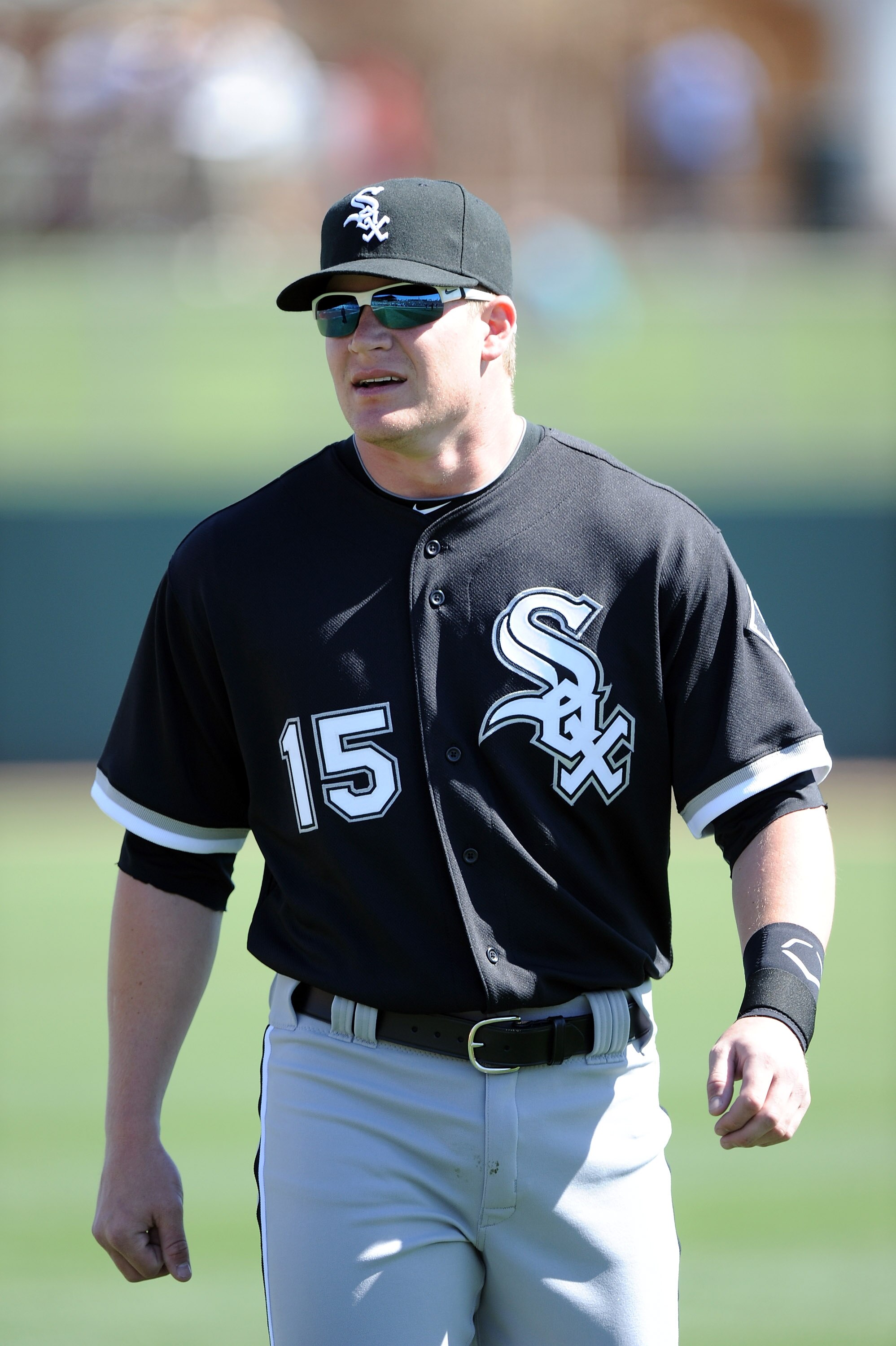 PHOENIX, AZ - FEBRUARY 28:  Gordon Beckham #15 of the Chicago White Sox warms up before the game against the Los Angeles Dodgers during spring training at Camelback Ranch on February 28, 2011 in Phoenix, Arizona.  (Photo by Harry How/Getty Images)