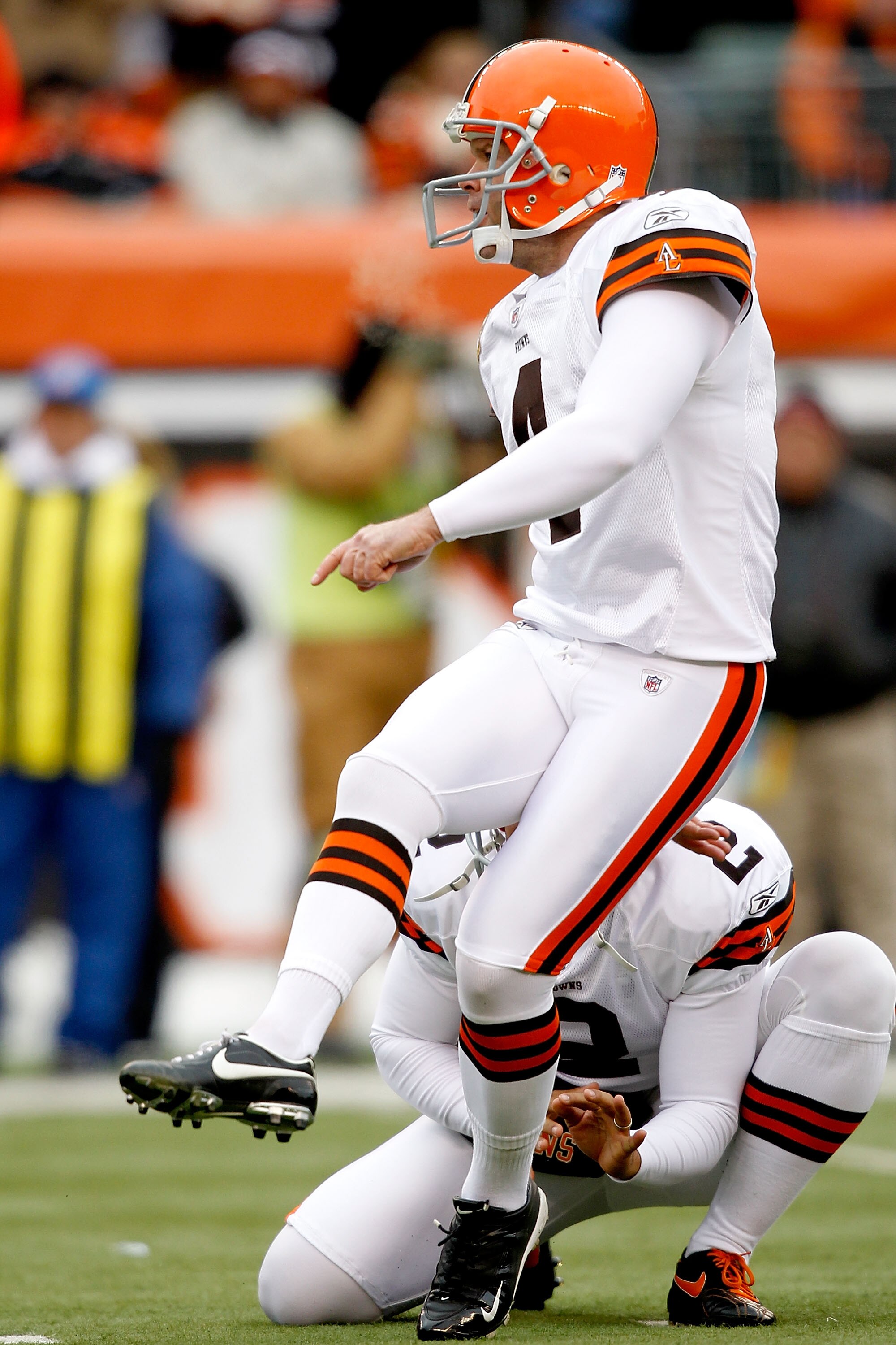 CINCINNATI, OH - DECEMBER 19:  Phil Dawson #4 of the Cleveland Browns kicks field goal against the Cincinnati Bengals at Paul Brown Stadium on December 19, 2010 in Cincinnati, Ohio.  (Photo by Matthew Stockman/Getty Images)