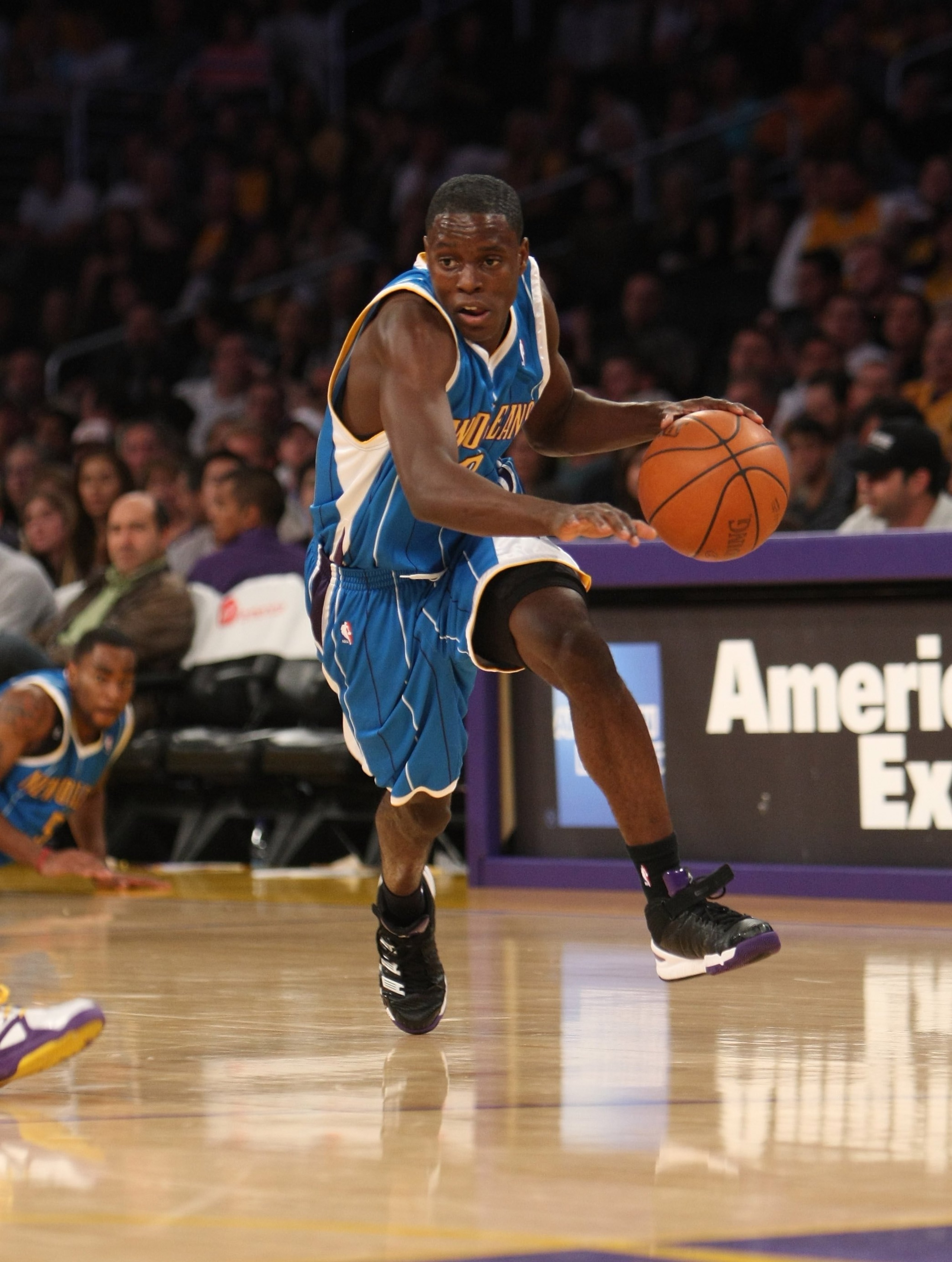 LOS ANGELES, CA - NOVEMBER 08:  Darren Collison #2 of the New Orleans Hornets drives against the Los Angeles Lakers on November 8, 2009 at Staples Center in Los Angeles, California. The Lakers won 104-88.  NOTE TO USER: User expressly acknowledges and agr
