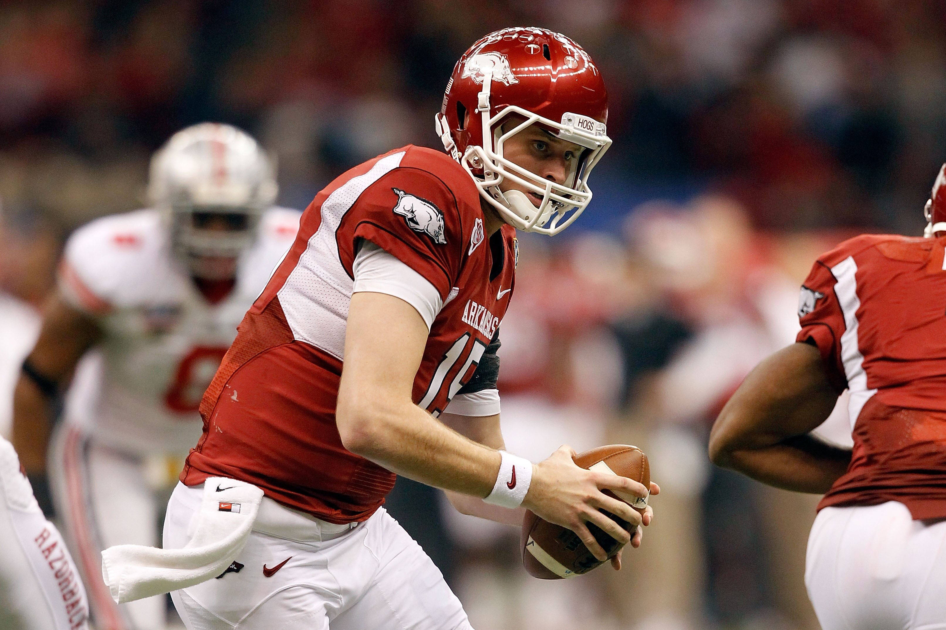 NEW ORLEANS, LA - JANUARY 04: Quarterback Ryan Mallett #15 of the Arkansas Razorbacks looks to hand the ball off against the Ohio State Buckeyes during the Allstate Sugar Bowl at the Louisiana Superdome on January 4, 2011 in New Orleans, Louisiana. (Pho NEW ORLEANS, LA - JANUARY 04: Quarterback Ryan Mallett #15 of the Arkansas Razorbacks looks to hand the ball off against the Ohio State Buckeyes during the Allstate Sugar Bowl at the Louisiana Superdome on January 4, 2011 in New Orleans, Louisiana. (Pho
