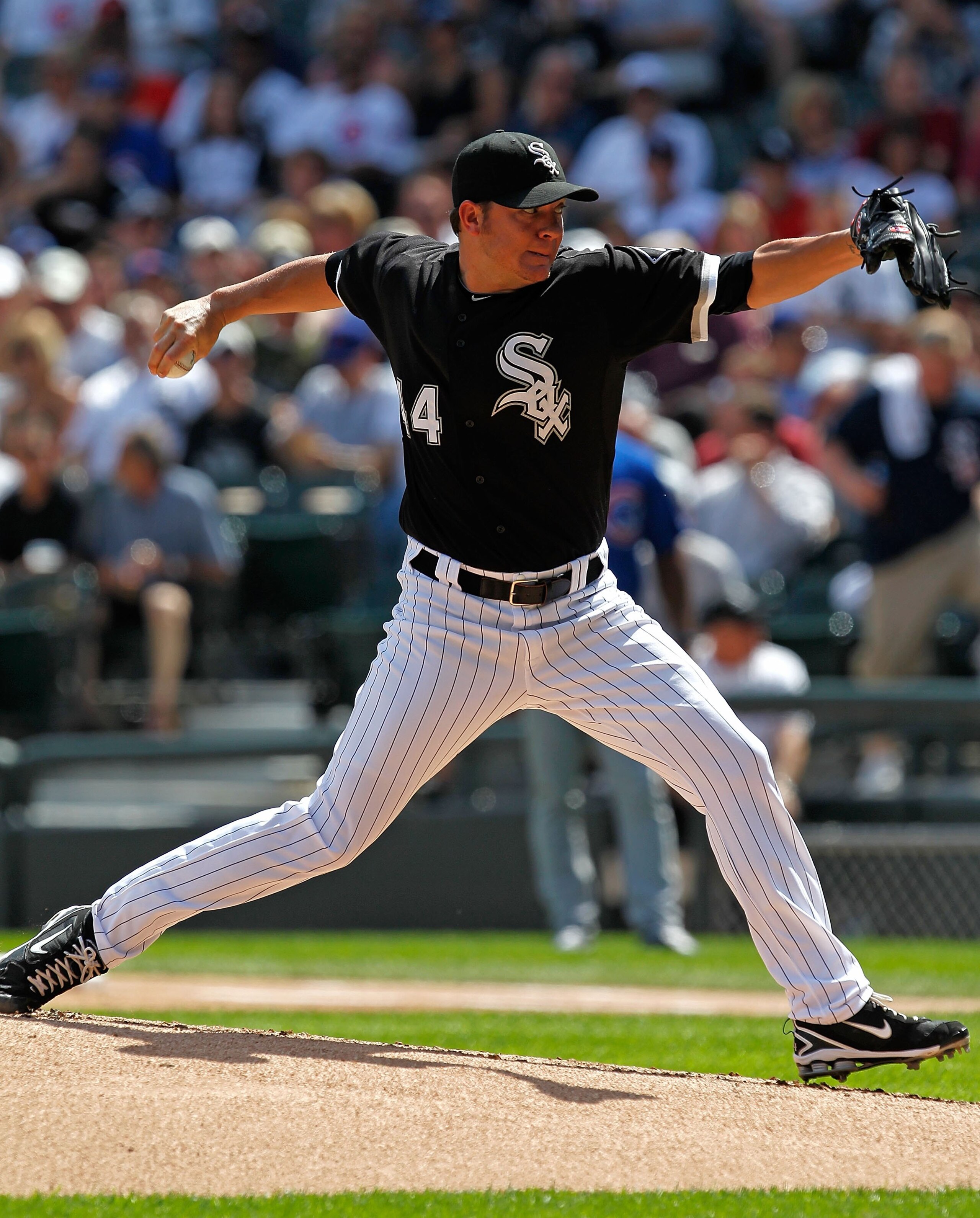 CHICAGO - JUNE 25: Starting pitcher Jake Peavy #44 of the Chicago White Sox delivers the ball against the Chicago Cubs at U.S. Cellular Field on June 25, 2010 in Chicago, Illinois. The White Sox defeated the Cubs 6-0. (Photo by Jonathan Daniel/Getty Image