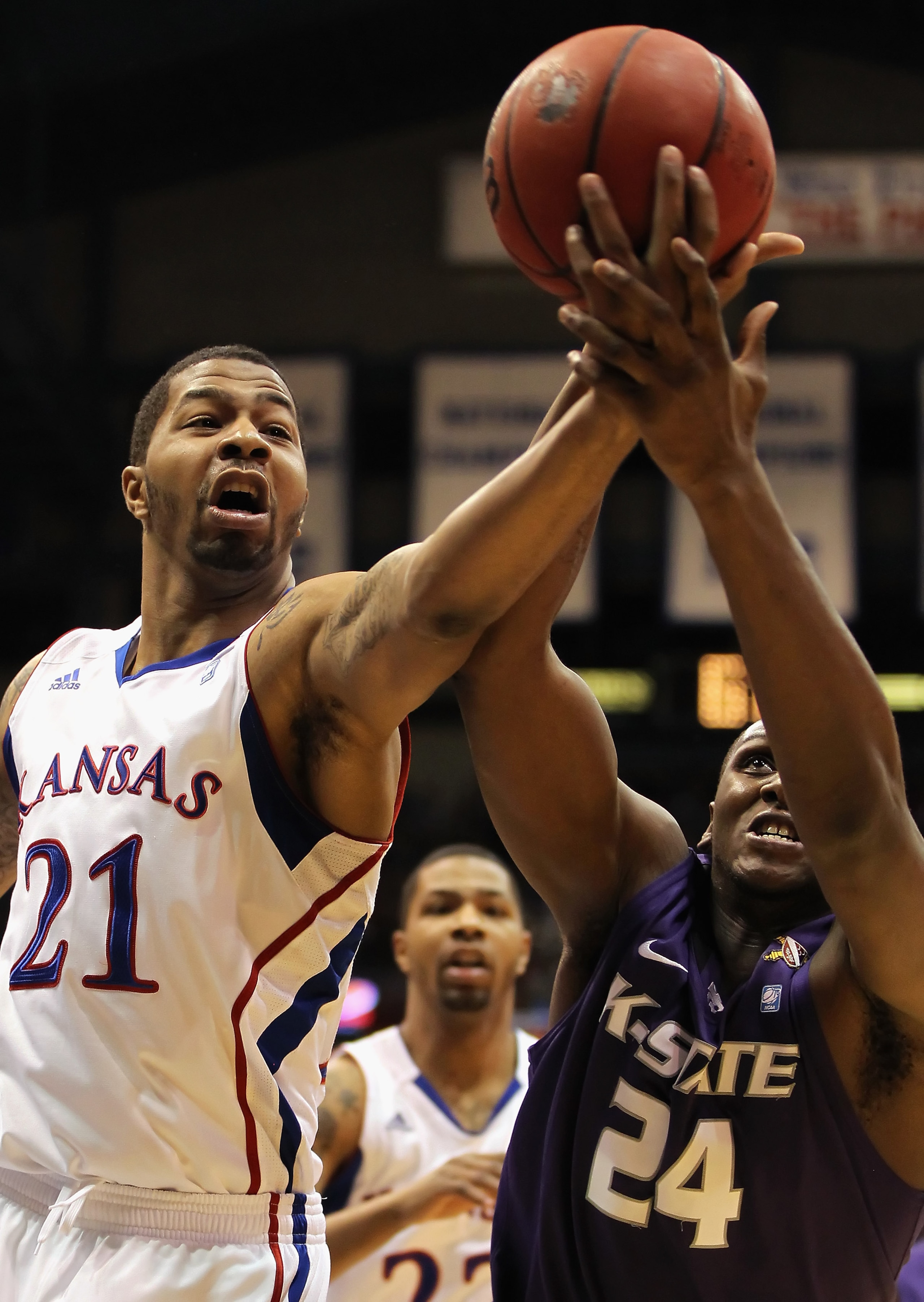 LAWRENCE, KS - JANUARY 29: Markieff Morris #21 of the Kansas Jayhawks battles Curtis Kelly #24 of the Kansas State Wildcats for a rebound during the game on January 29, 2011 at Allen Fieldhouse in Lawrence, Kansas. (Photo by Jamie Squire/Getty Images) LAWRENCE, KS - JANUARY 29: Markieff Morris #21 of the Kansas Jayhawks battles Curtis Kelly #24 of the Kansas State Wildcats for a rebound during the game on January 29, 2011 at Allen Fieldhouse in Lawrence, Kansas. (Photo by Jamie Squire/Getty Images)