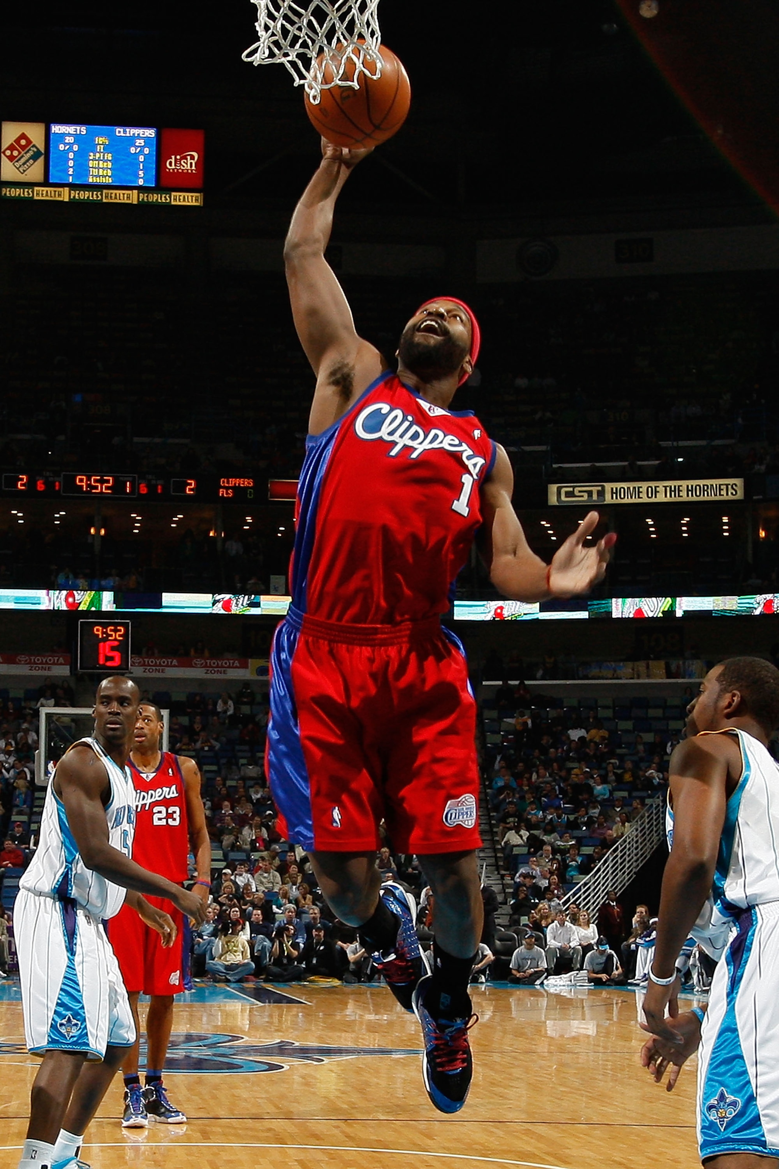 NEW ORLEANS - JANUARY 13: Baron Davis #1 of the Los Angeles Clippers dunks the ball against the New Orleans Hornets at the New Orleans Arena on January 13, 2010 in New Orleans, Louisiana. The Hornets defeated the Clippers 108-94. NOTE TO USER: User exp NEW ORLEANS - JANUARY 13: Baron Davis #1 of the Los Angeles Clippers dunks the ball against the New Orleans Hornets at the New Orleans Arena on January 13, 2010 in New Orleans, Louisiana. The Hornets defeated the Clippers 108-94. NOTE TO USER: User exp