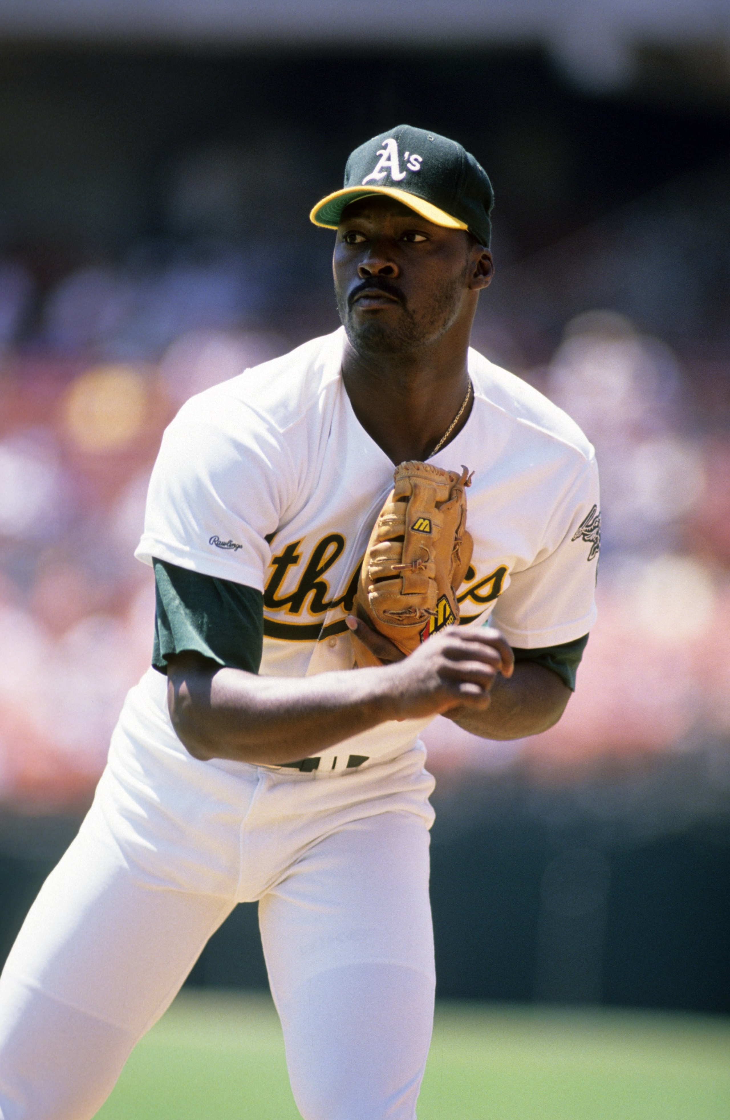 OAKLAND, CA - CIRCA 1988:  Dave Stewart #34 of the Oakland Athletics pitches during an MLB game circa 1988 at Oakland-Alameda County Coliseum in Oakland, California. (Photo by Otto Greule Jr./Getty Images)