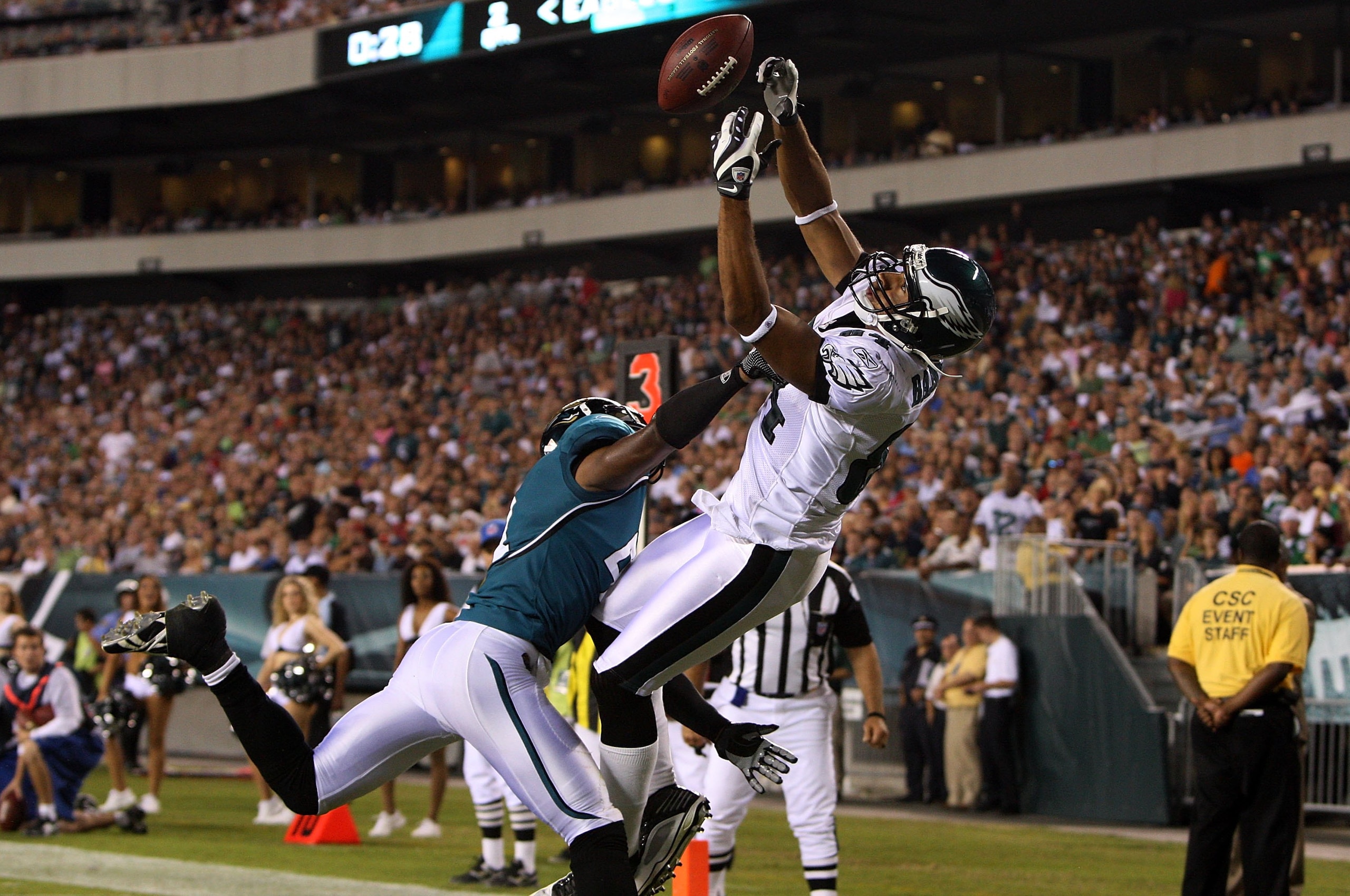 PHILADELPHIA - AUGUST 27: Hank Baskett #84 of the Philadelphia Eagles cannot come up with a catch in the end zone under pressure from Tyron Brackenridge #41 of the Jacksonville Jaguars during the preseason game at Lincoln Financial Field on August 27, 200