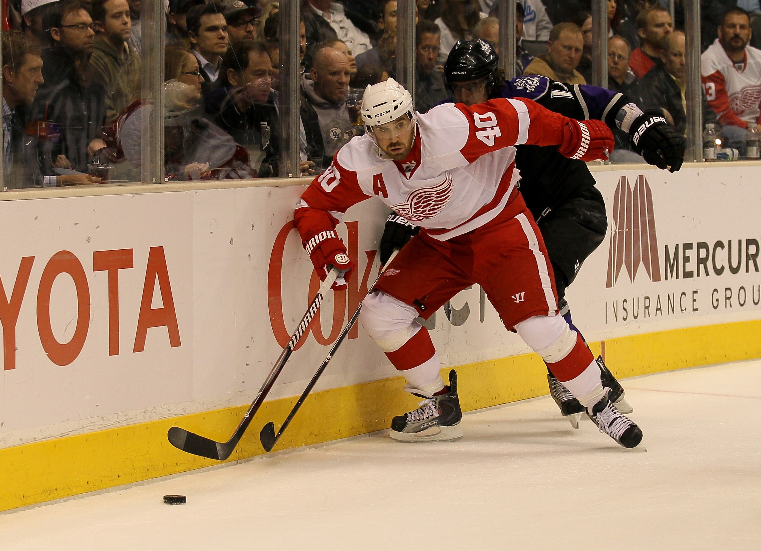LOS ANGELES, CA - FEBRUARY 28:  Henrik Zetterberg #40 of the Detroit Red Wings controls the puck in front of Anze Kopitar #11 of the Los Angeles Kings at Staples Center on February 28, 2011 in Los Angeles, California.   The Red Wings won 7-4.  (Photo by S