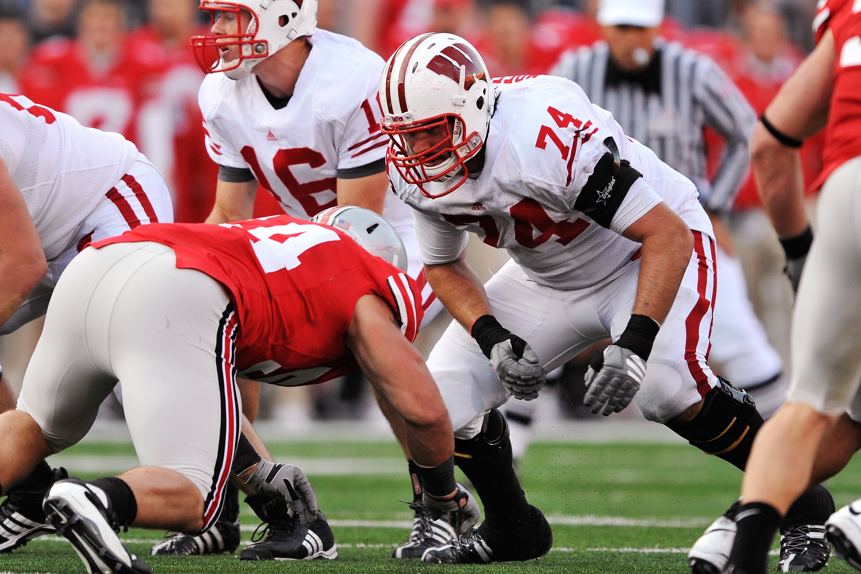 COLUMBUS, OH - OCTOBER 10:  Offensive lineman John Moffitt #74 of the Wisconsin Badgers blocks against the Ohio State Buckeyes at Ohio Stadium on October 10, 2009 in Columbus, Ohio.  (Photo by Jamie Sabau/Getty Images)