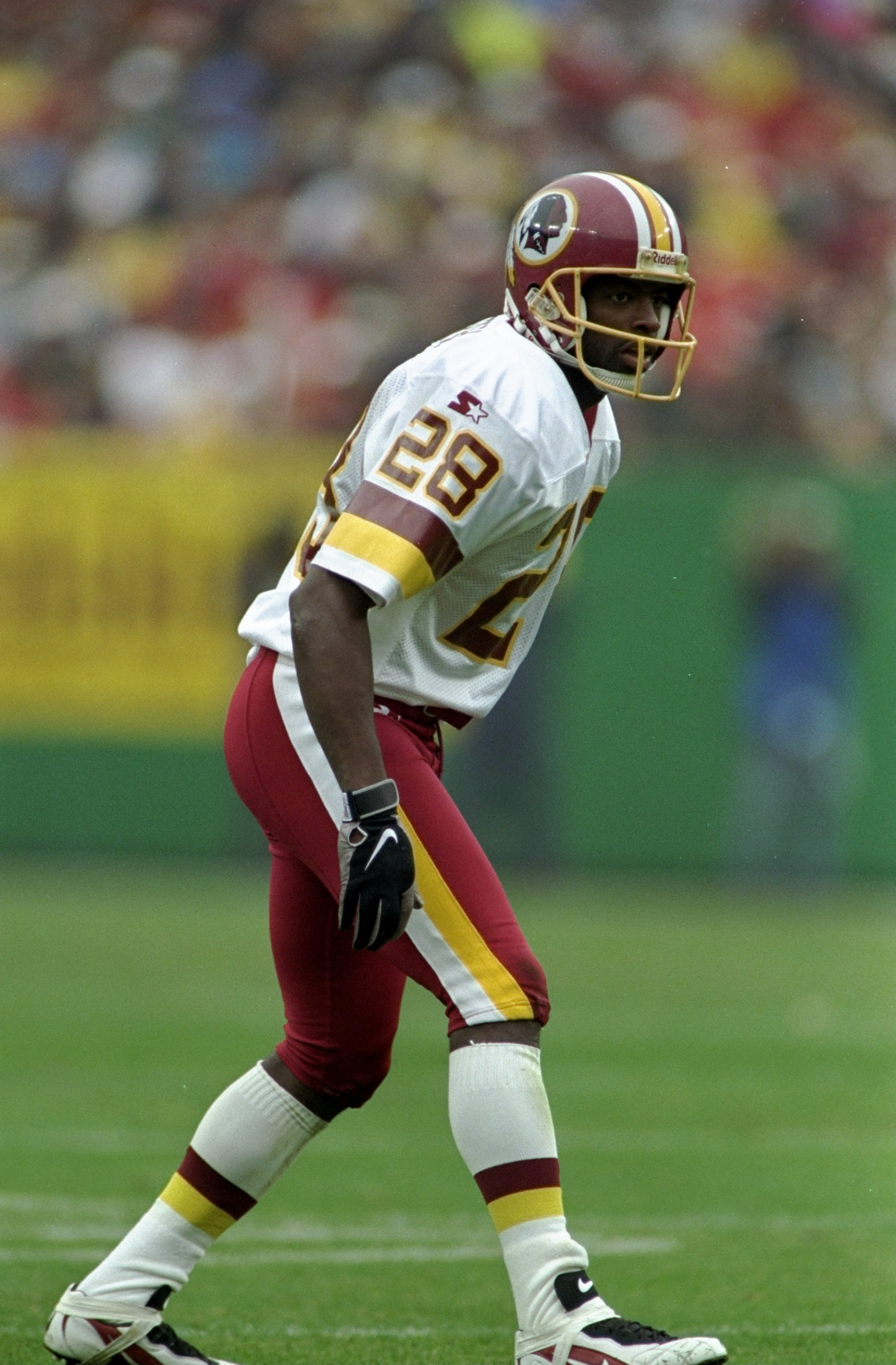 Washington Redskins Darrell Green (28) scores a touchdown on a