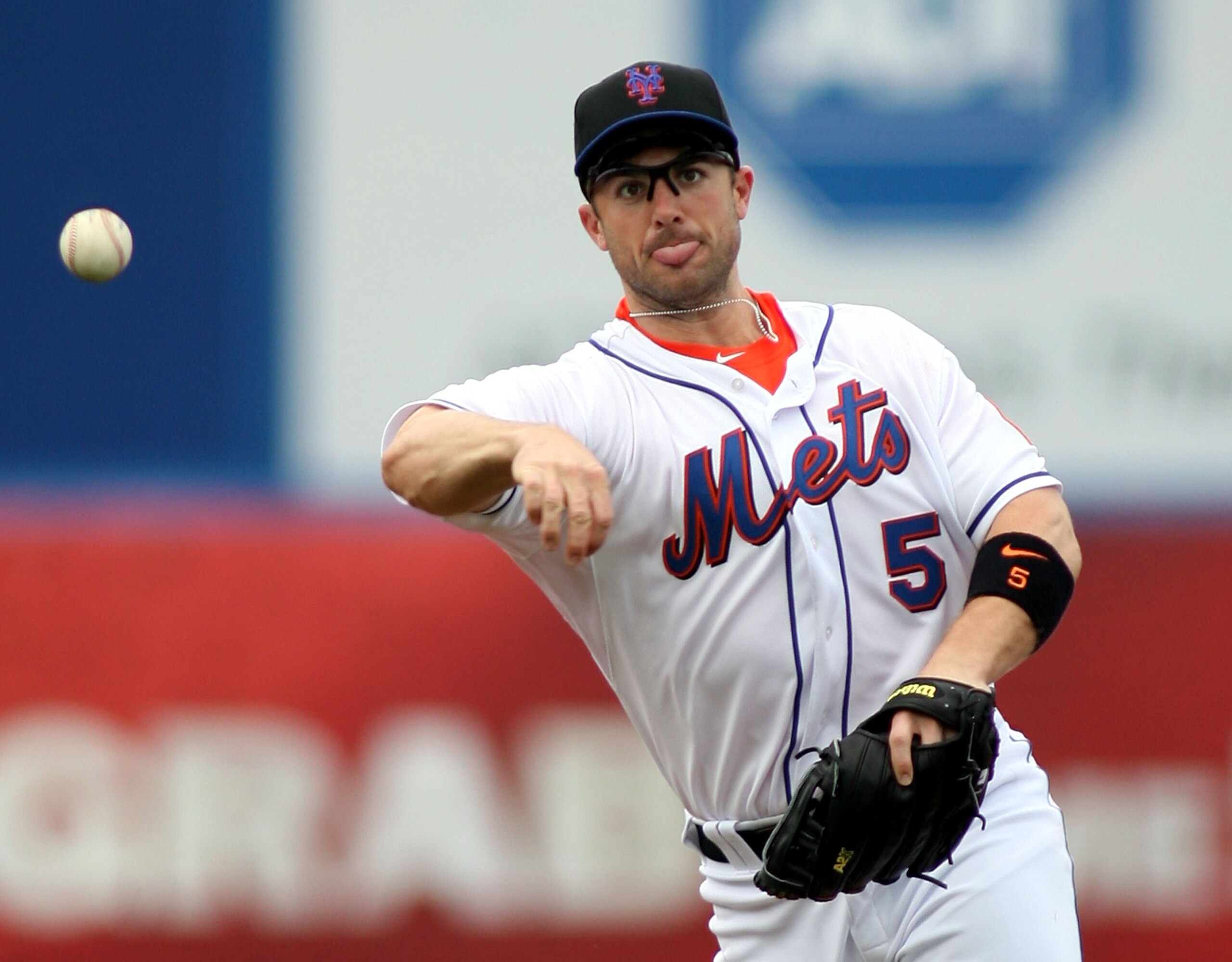 PORT ST. LUCIE, FL - FEBRUARY 26:  Third baseman David Wright #5 throws against the Atlanta Braves at Digital Domain Park on February 26, 2011 in Port St. Lucie, Florida.  (Photo by Marc Serota/Getty Images)