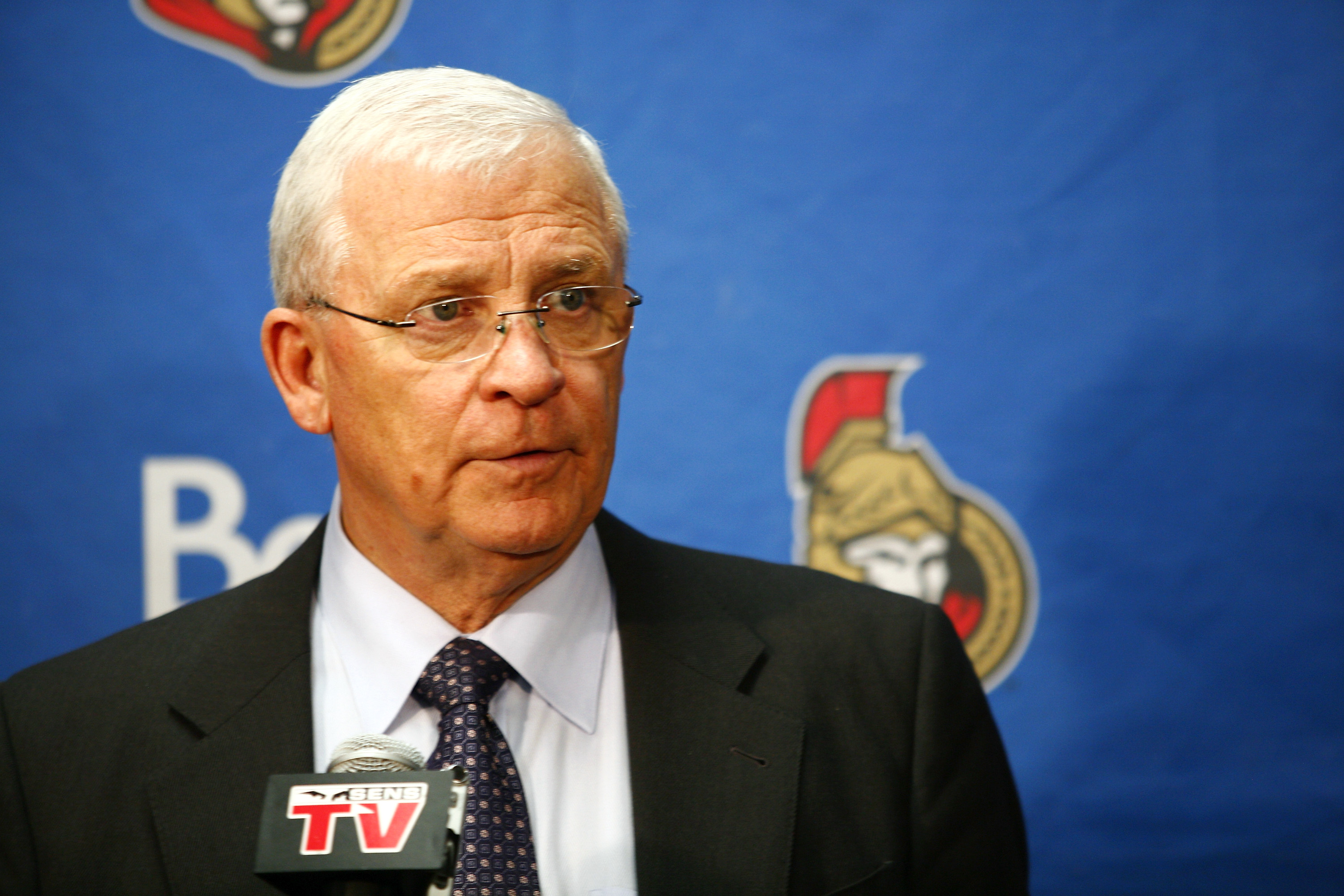OTTAWA, ON - FEBRUARY 15: Ottawa Senators GM Bryan Murray informs the media that Chris Kelly #22 of the Ottawa Senators has been traded to the Boston Bruins after a game against the New York Islanders at Scotiabank Place on February 15, 2011 in Ottawa, O