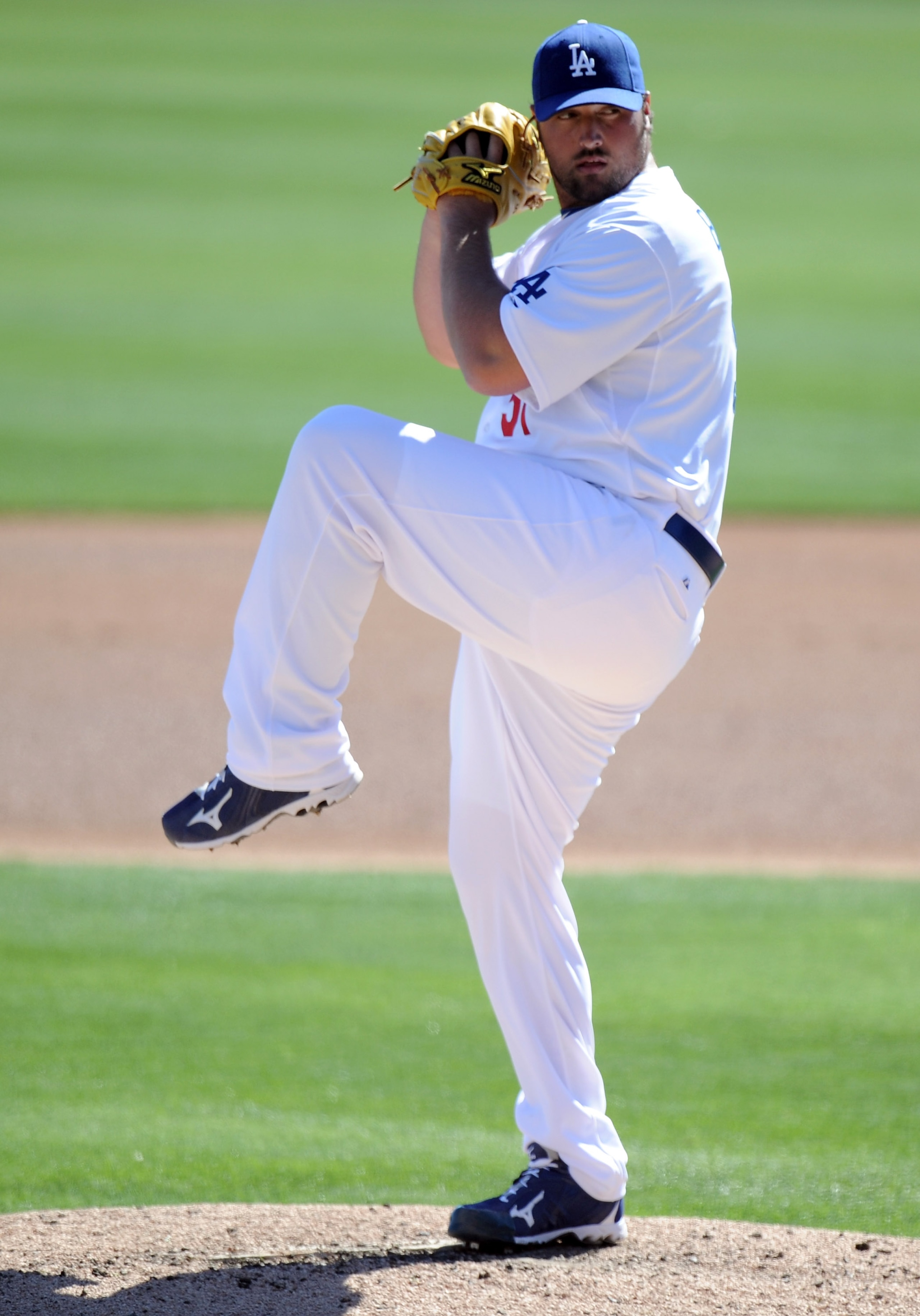PHOENIX, AZ - FEBRUARY 28:  Jonathan Broxton #51 of the Los Angeles Dodgers pitches during spring training at Camelback Ranch on February 28, 2011 in Phoenix, Arizona.  (Photo by Harry How/Getty Images)