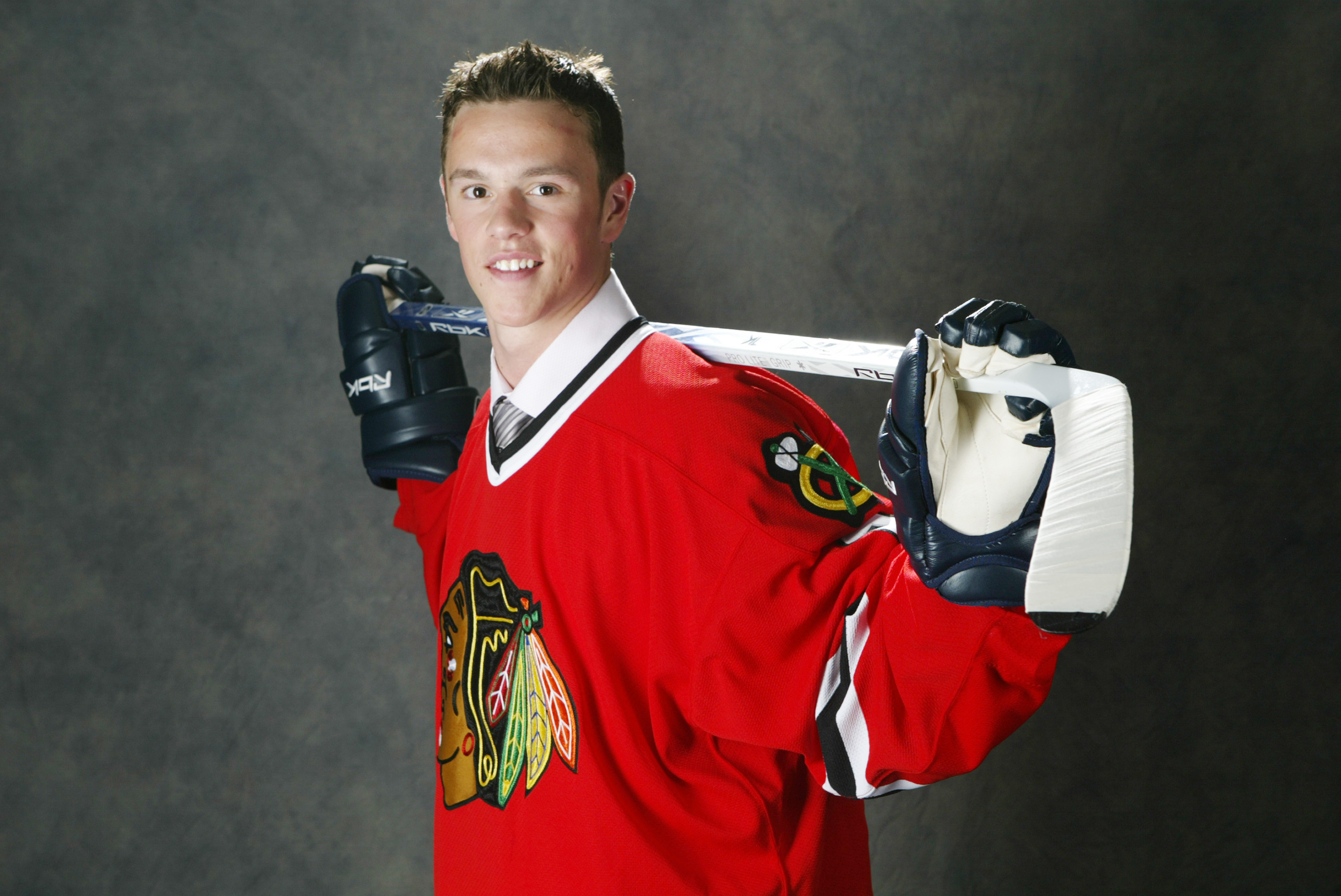 VANCOUVER, BC - JUNE 24: (L-R) 3rd overall pick Jonathan Toews of the Chicago Blackhawks poses for a photo at the 2006 NHL Draft held at General Motors Place on June 24, 2006 in Vancouver, Canada. (Dave Sandford/Getty Images for NHL)