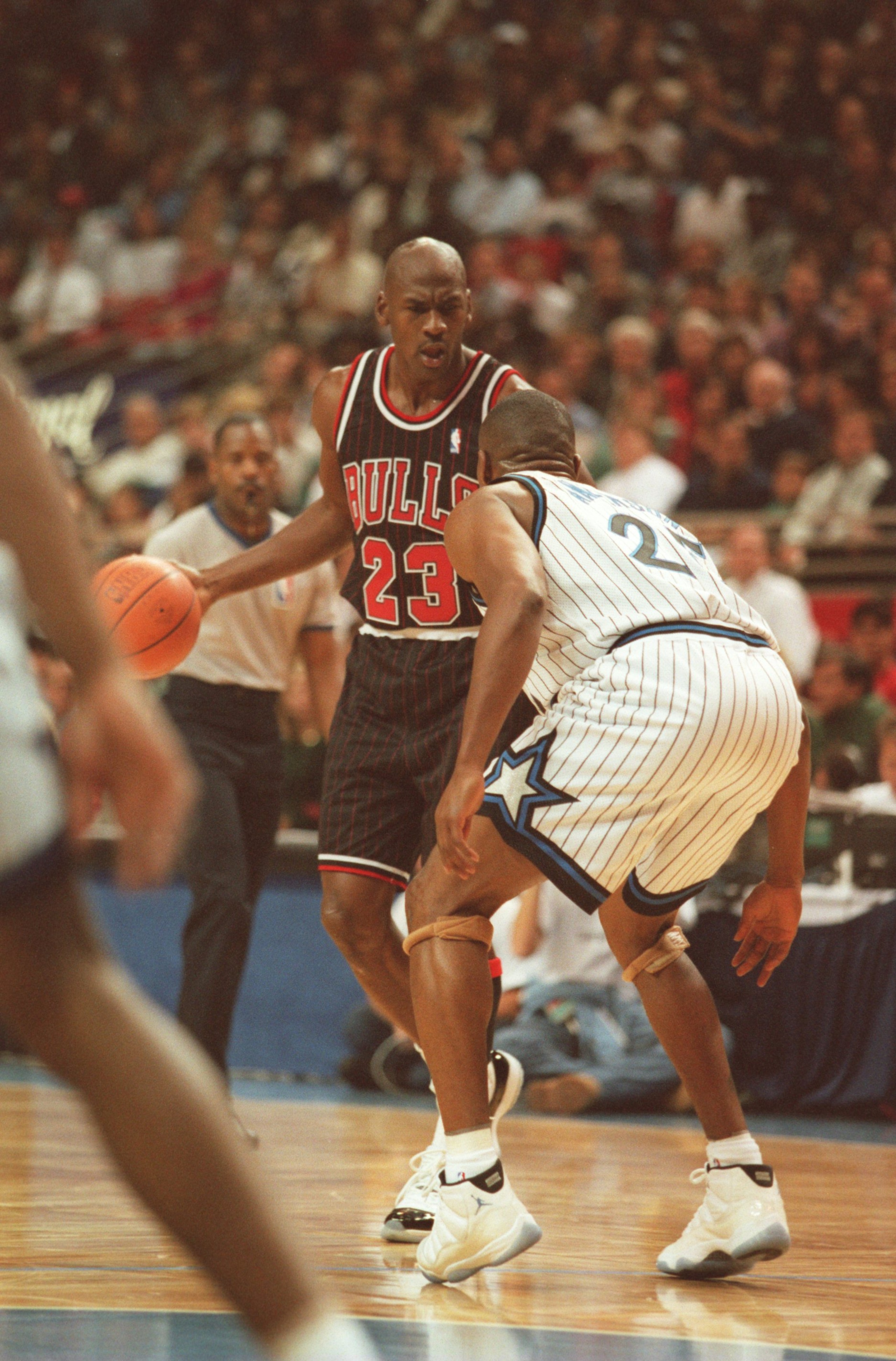 14 Nov 1995:  Guard Michael Jordan #23 of the Chicago Bulls dribbles the ball while preparing to make a move on guard Anfernee ''Penny'' Hardaway #25 of the Orlando Magic during the Bulls 94-88 loss to the Magic at the Orlando Arena in Orlando, Florida.