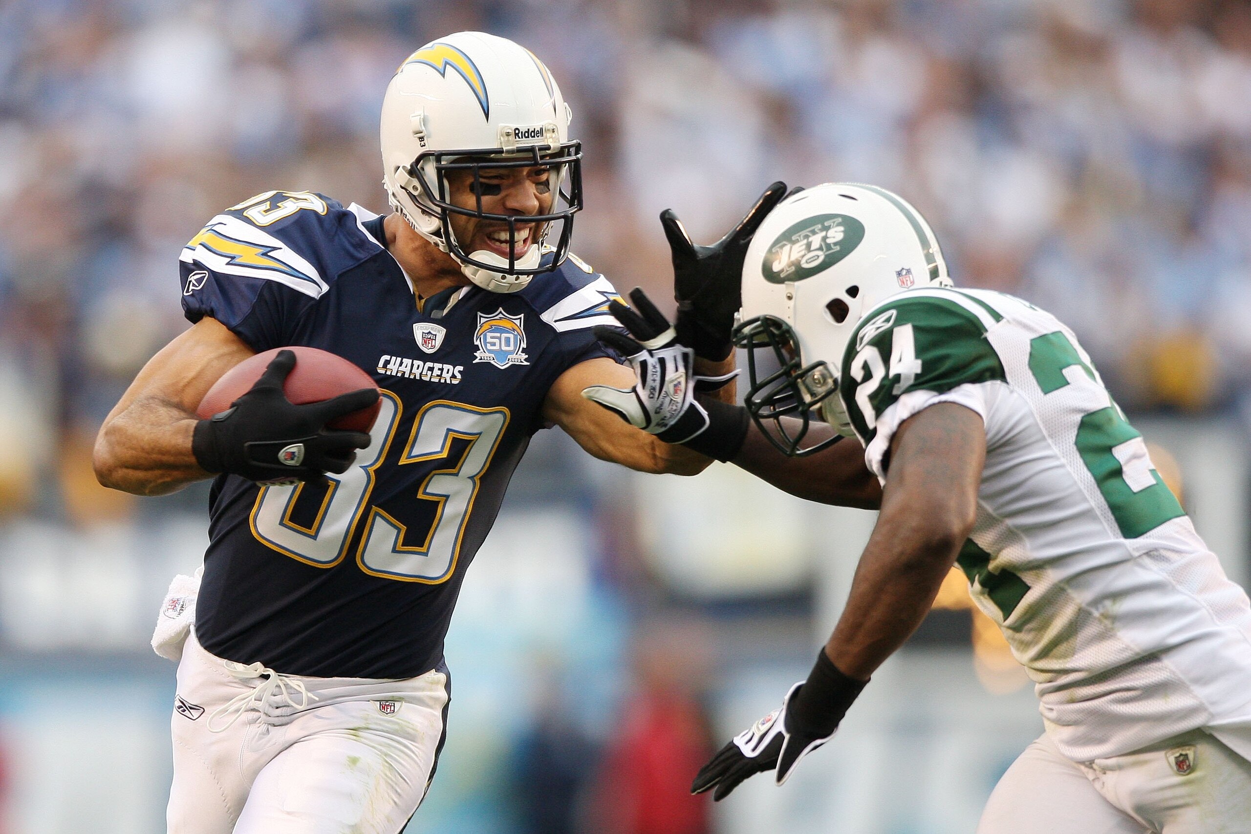 SAN DIEGO - JANUARY 17:  Wide receiver Vincent Jackson #83 of the San Diego Chargers runs with the ball after a catch against the New York Jets during  AFC Divisional Playoff Game at Qualcomm Stadium on January 17, 2010 in San Diego, California.  (Photo b