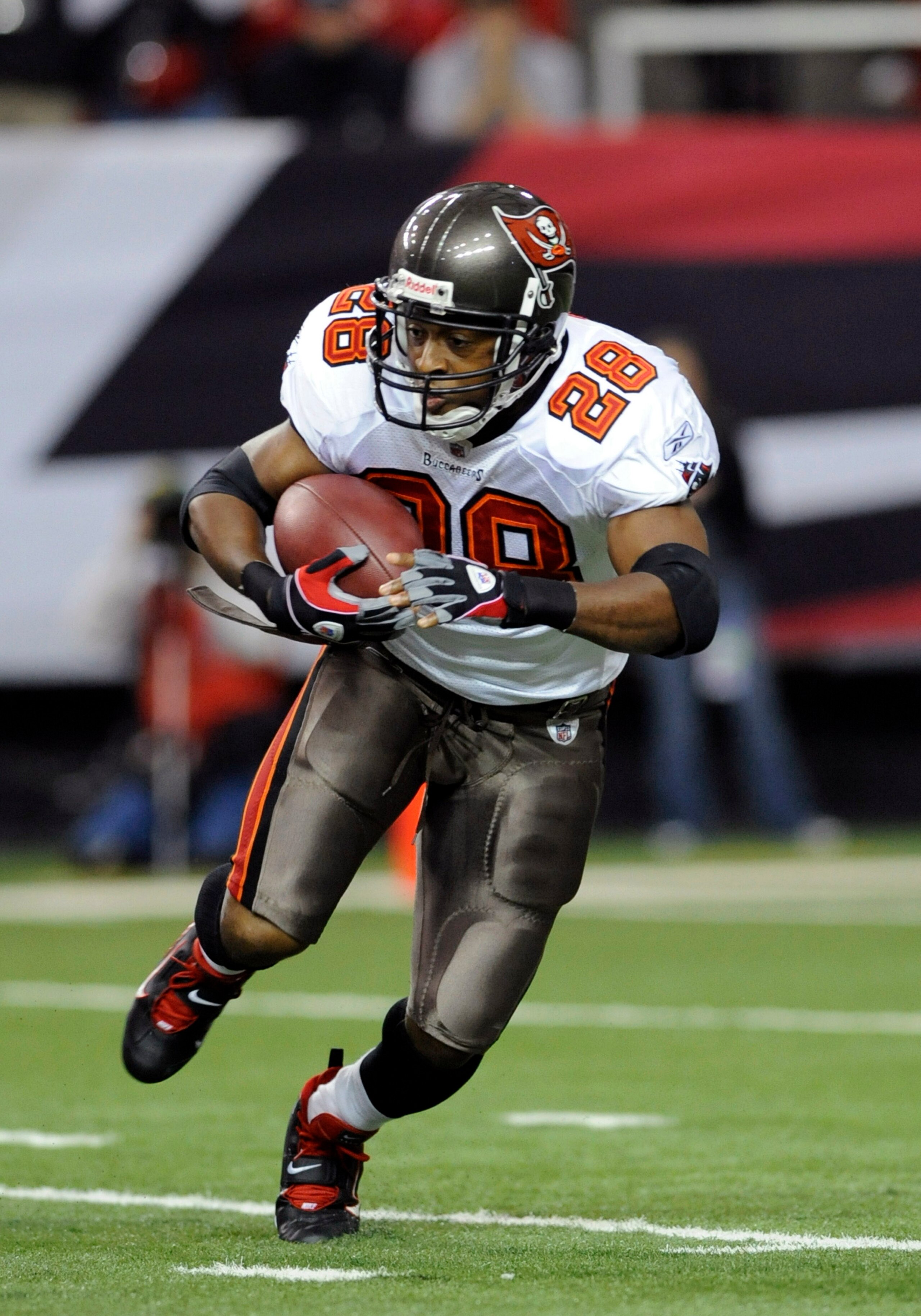 ATLANTA - DECEMBER 14: Running back Warrick Dunn #28 of the Tampa Bay Buccaneers rushes upfield against the Atlanta Falcons at the Georgia Dome on December 14, 2008 in Atlanta, Georgia.  (Photo by Al Messerschmidt/Getty Images)